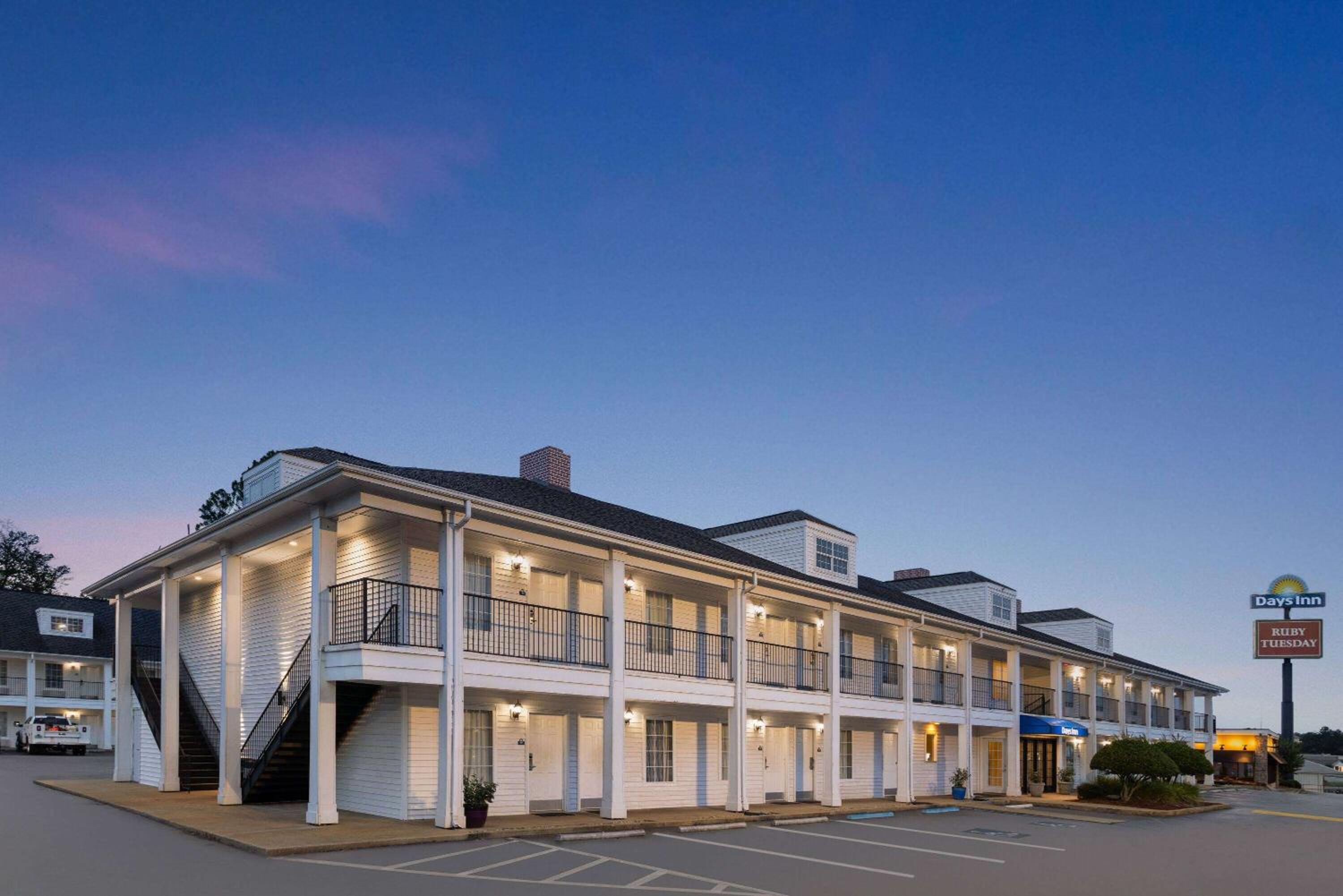 Days Inn by Wyndham Americus view 4