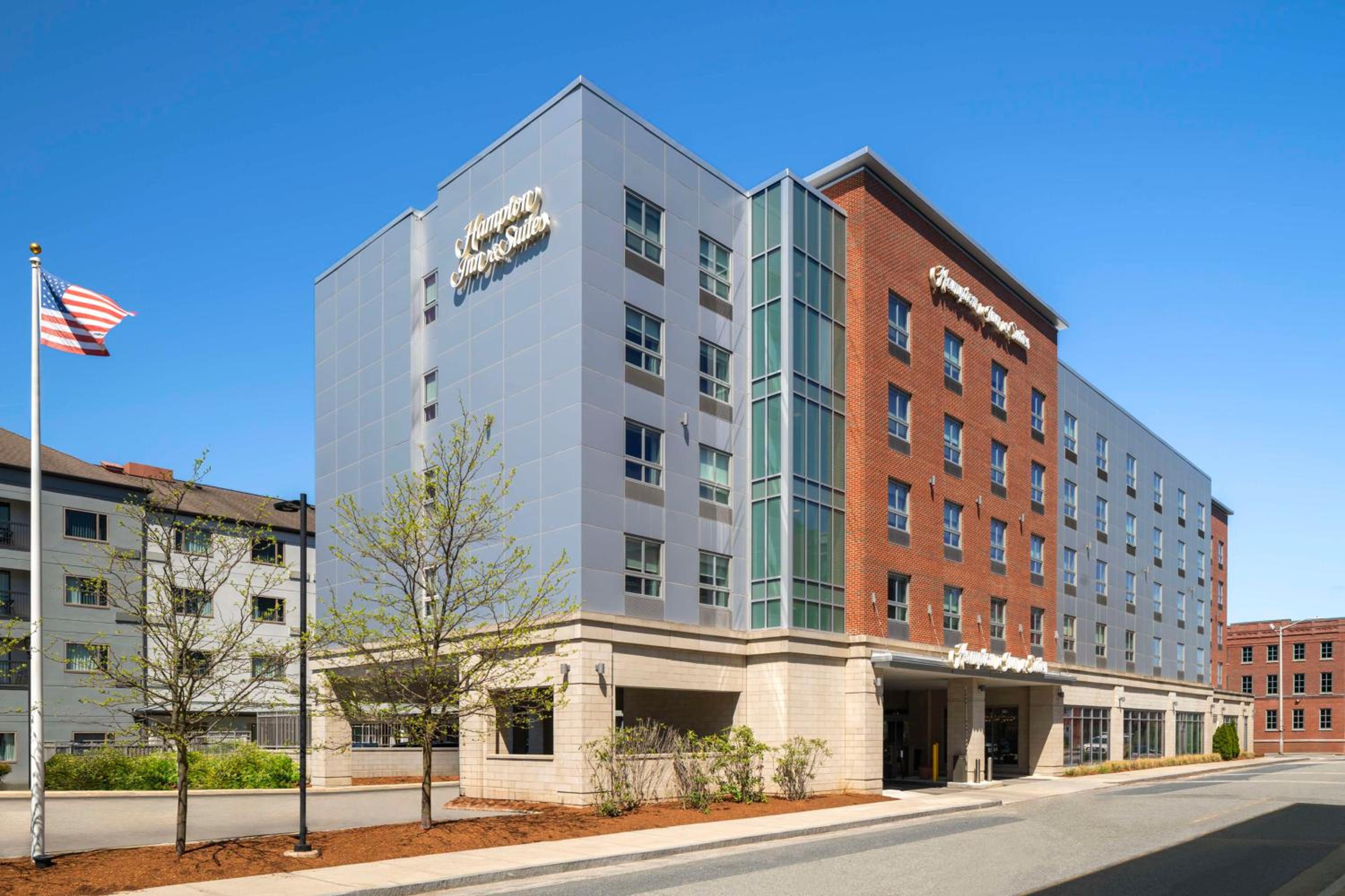 Hotel Hampton Inn & Suites-Worcester, MA - Image 1
