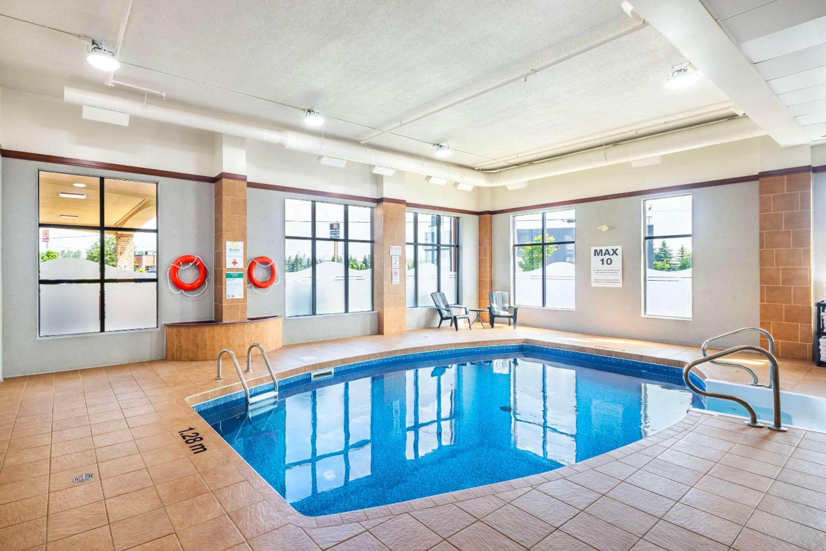 Levis Vacations - Quality Inn  Suites - Property Image 9
