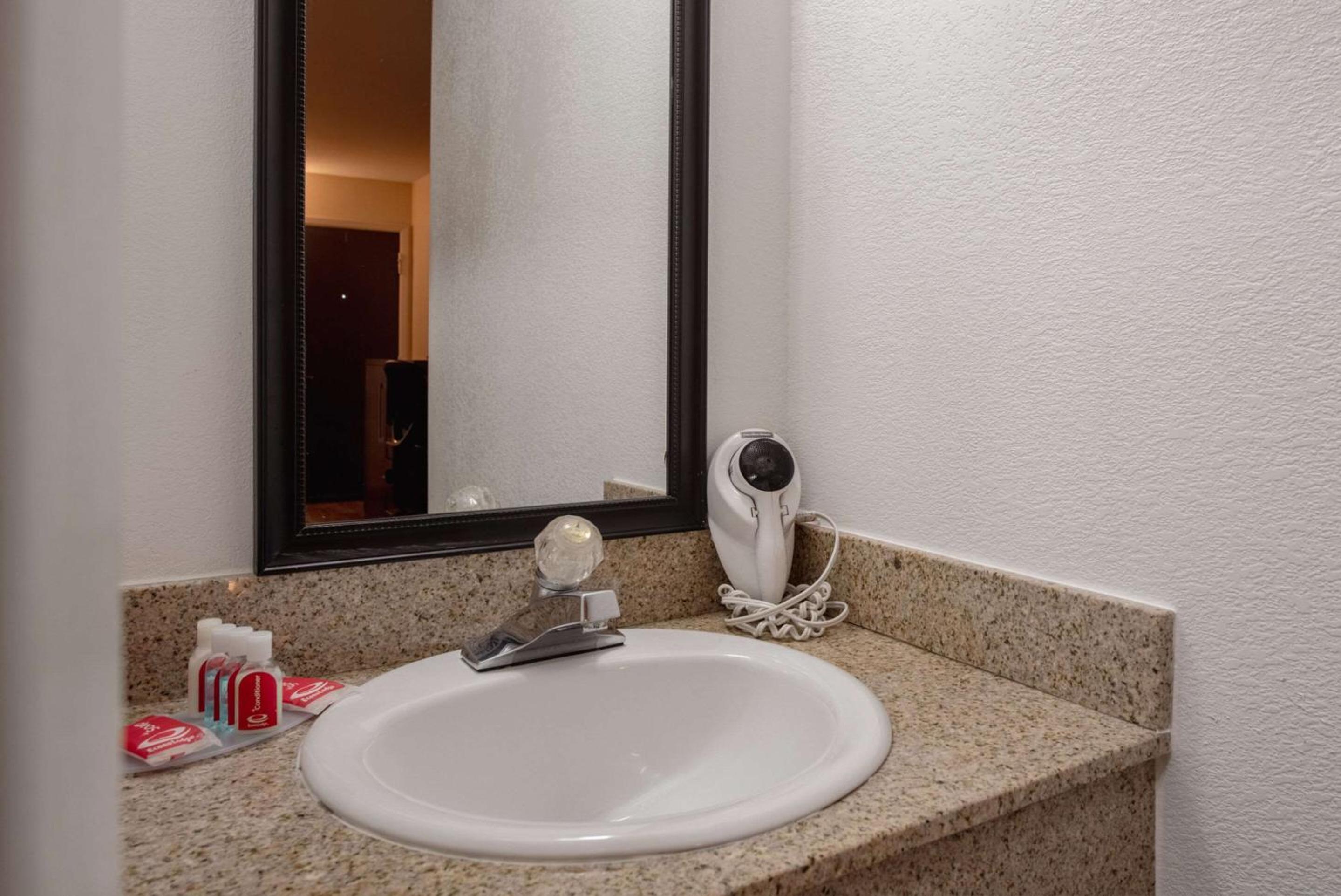 Cortez Vacations - Econo Lodge Cortez near Mesa Verde - Property Image 73
