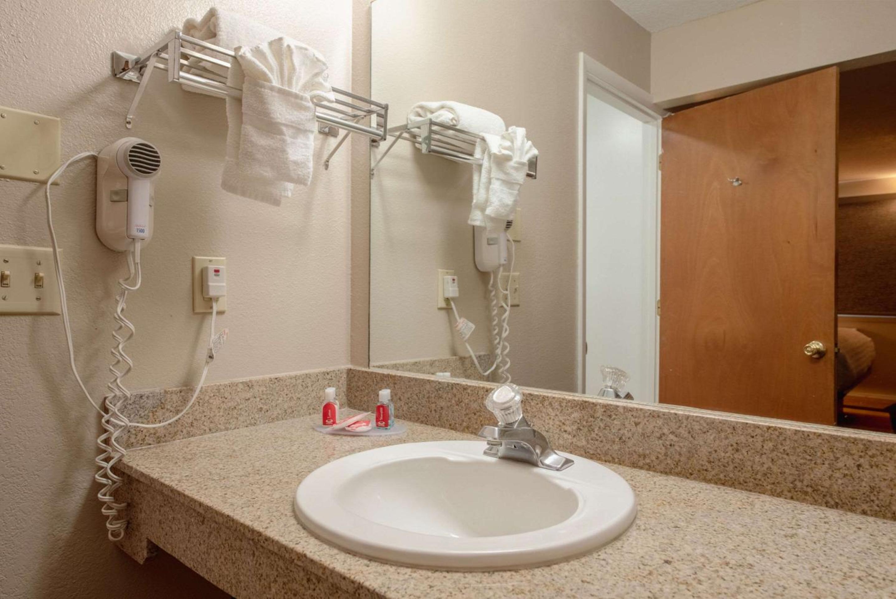 Cortez Vacations - Econo Lodge Cortez near Mesa Verde - Property Image 75