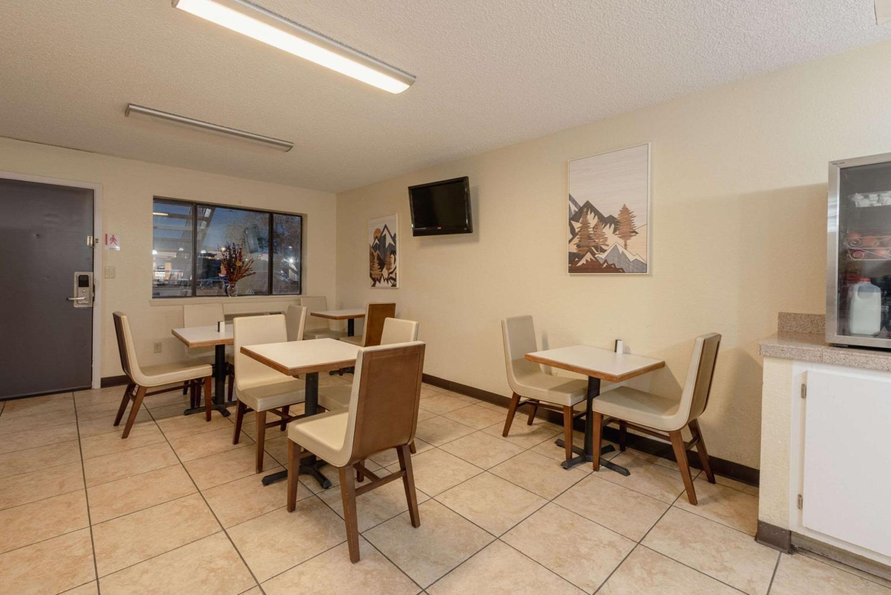 Cortez Vacations - Econo Lodge Cortez near Mesa Verde - Property Image 78