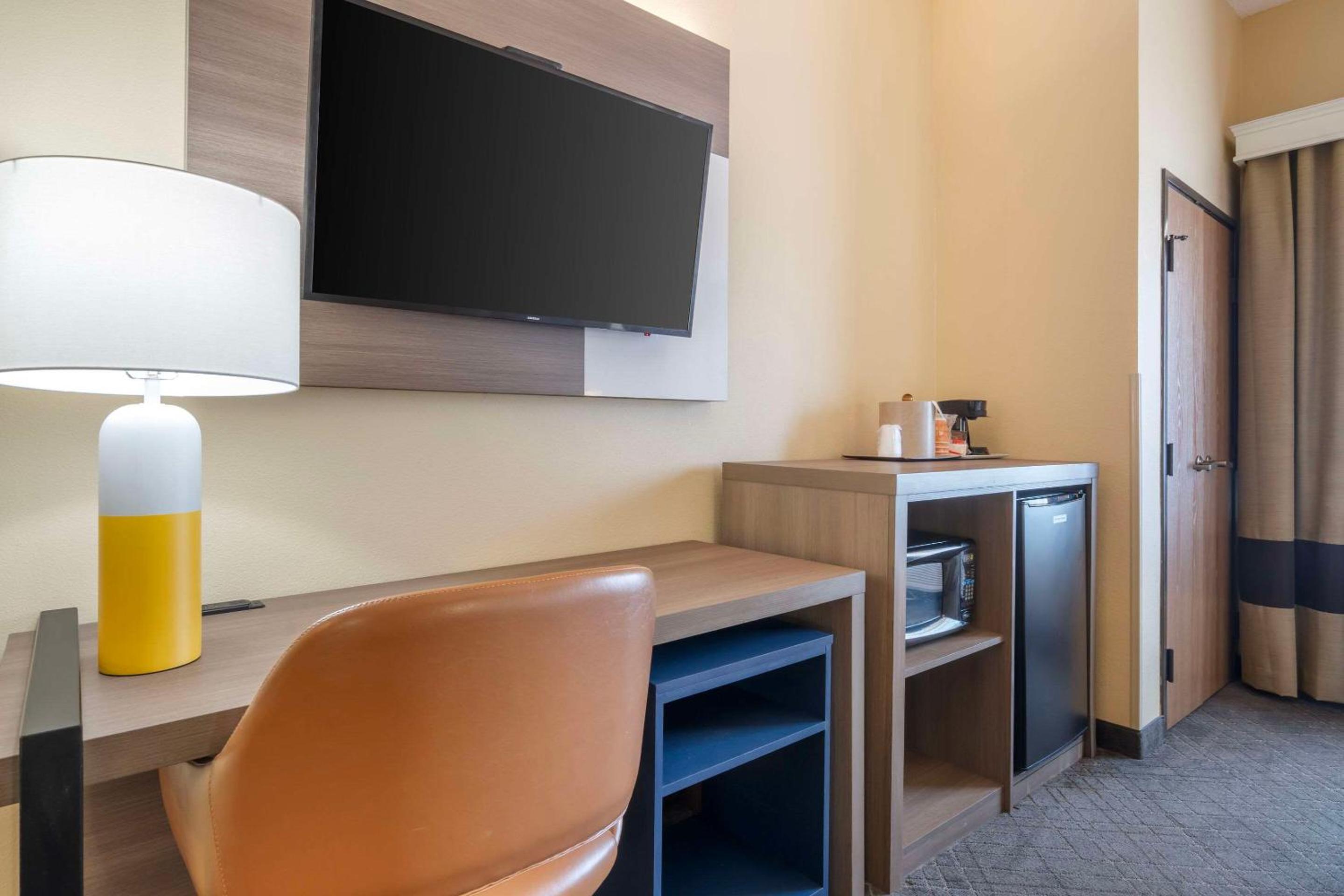Comfort Suites McKinney-Allen - Property Image 10
