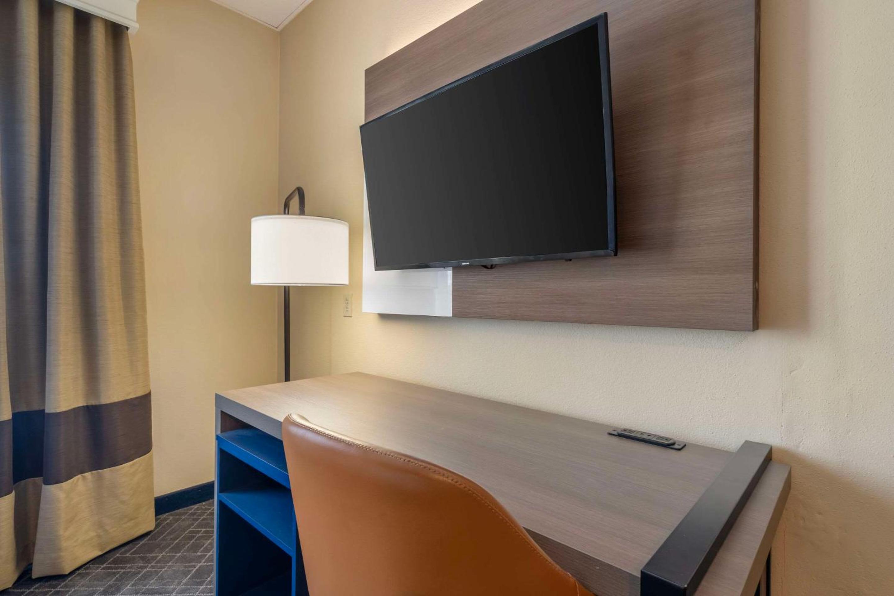 Comfort Suites McKinney-Allen - Property Image 40