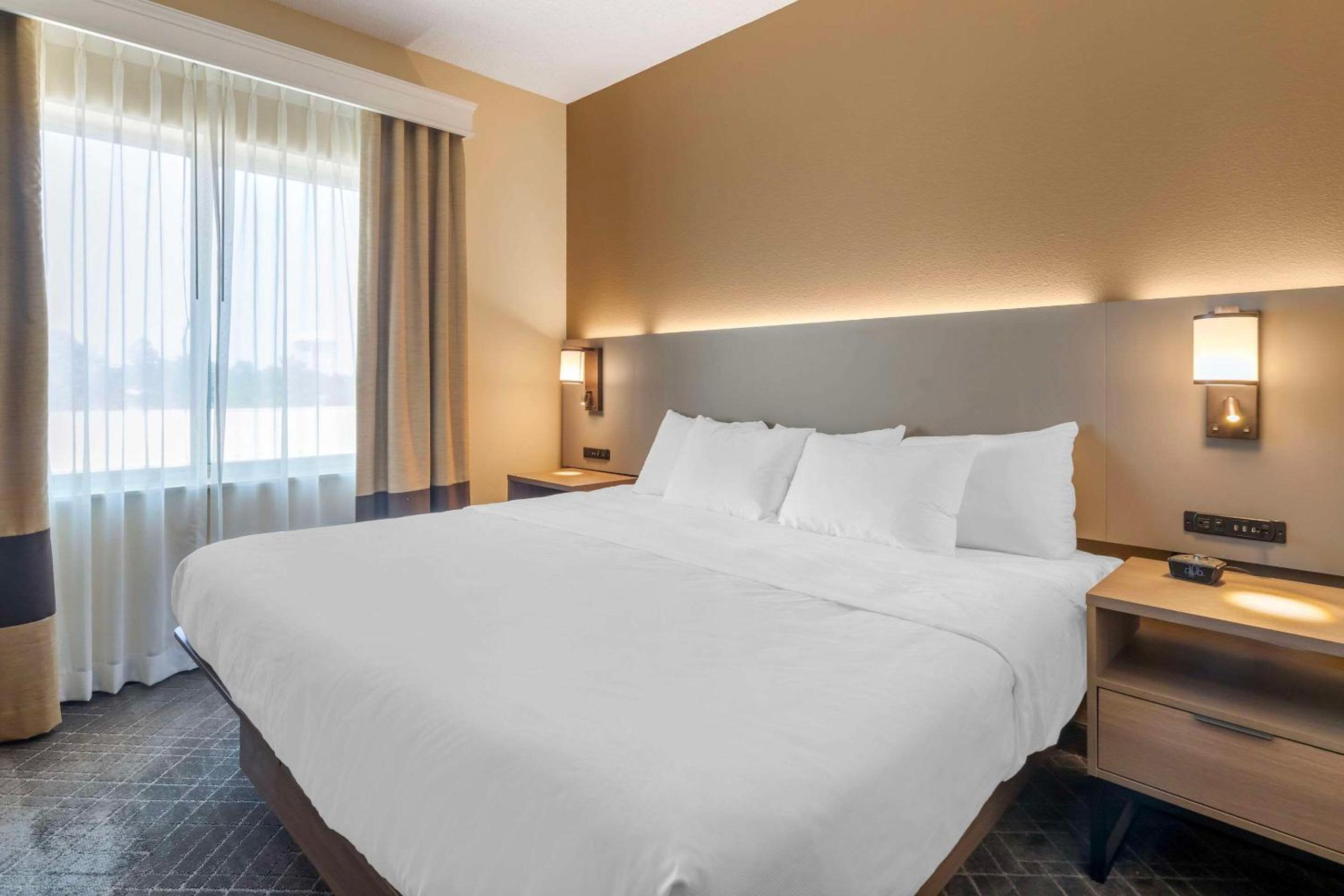 Comfort Suites McKinney-Allen - Property Image 12
