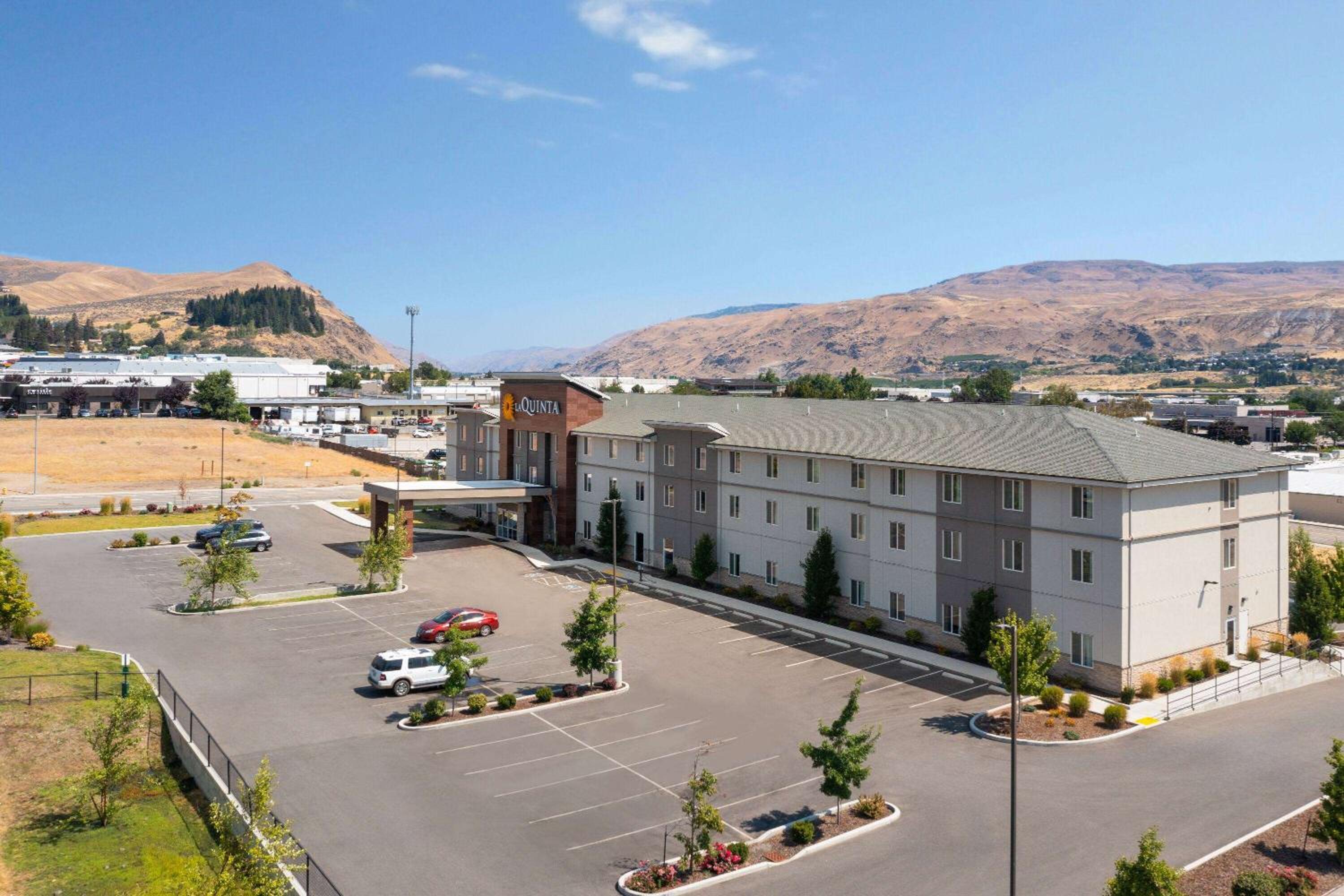 La Quinta Inn & Suites by Wyndham Wenatchee view 2