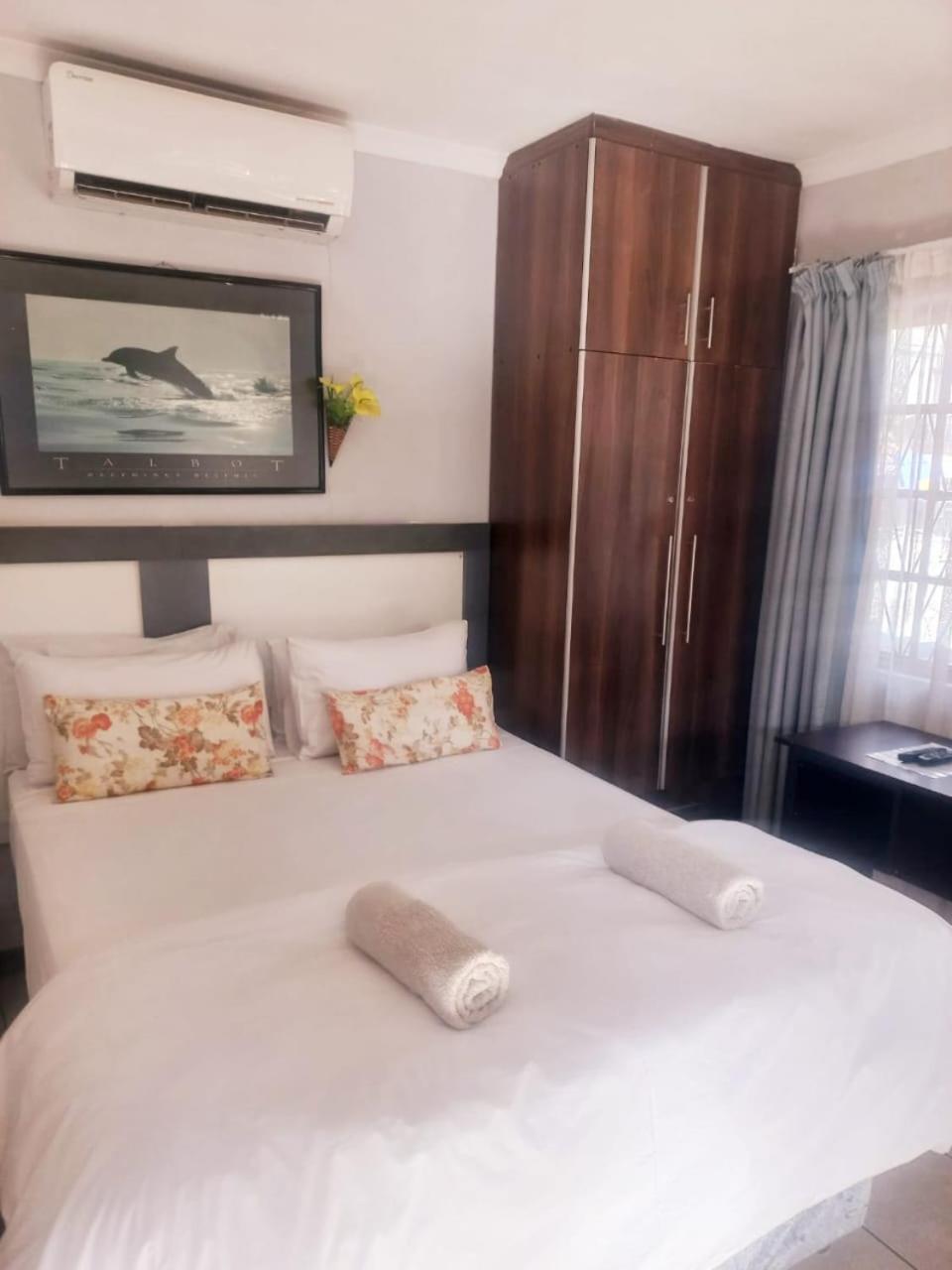 Enhle Bed and Breakfast view 3