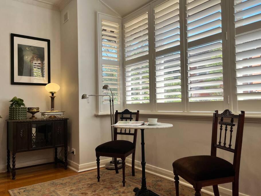 Stunning Flat Burnside Location