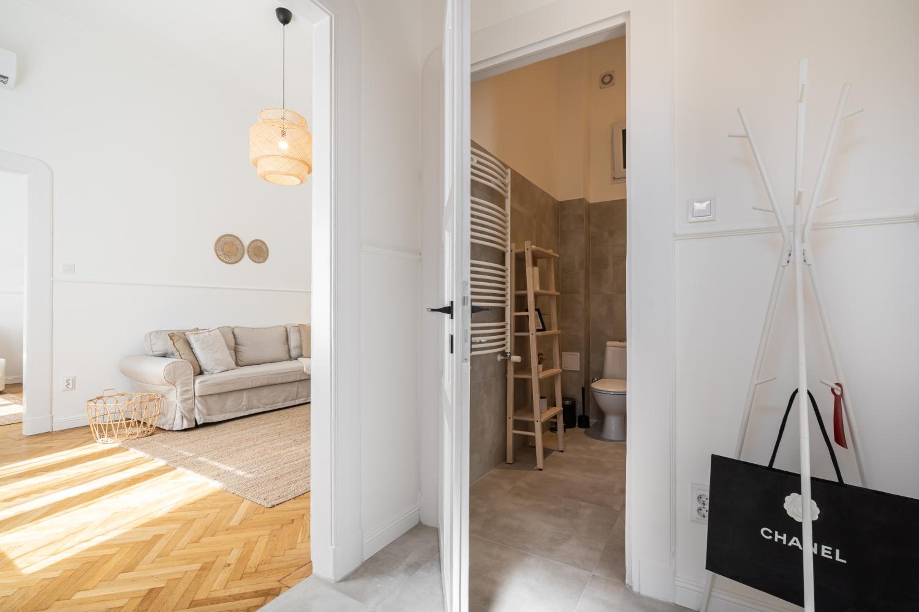 Empire Echo 2-BDR Apartment