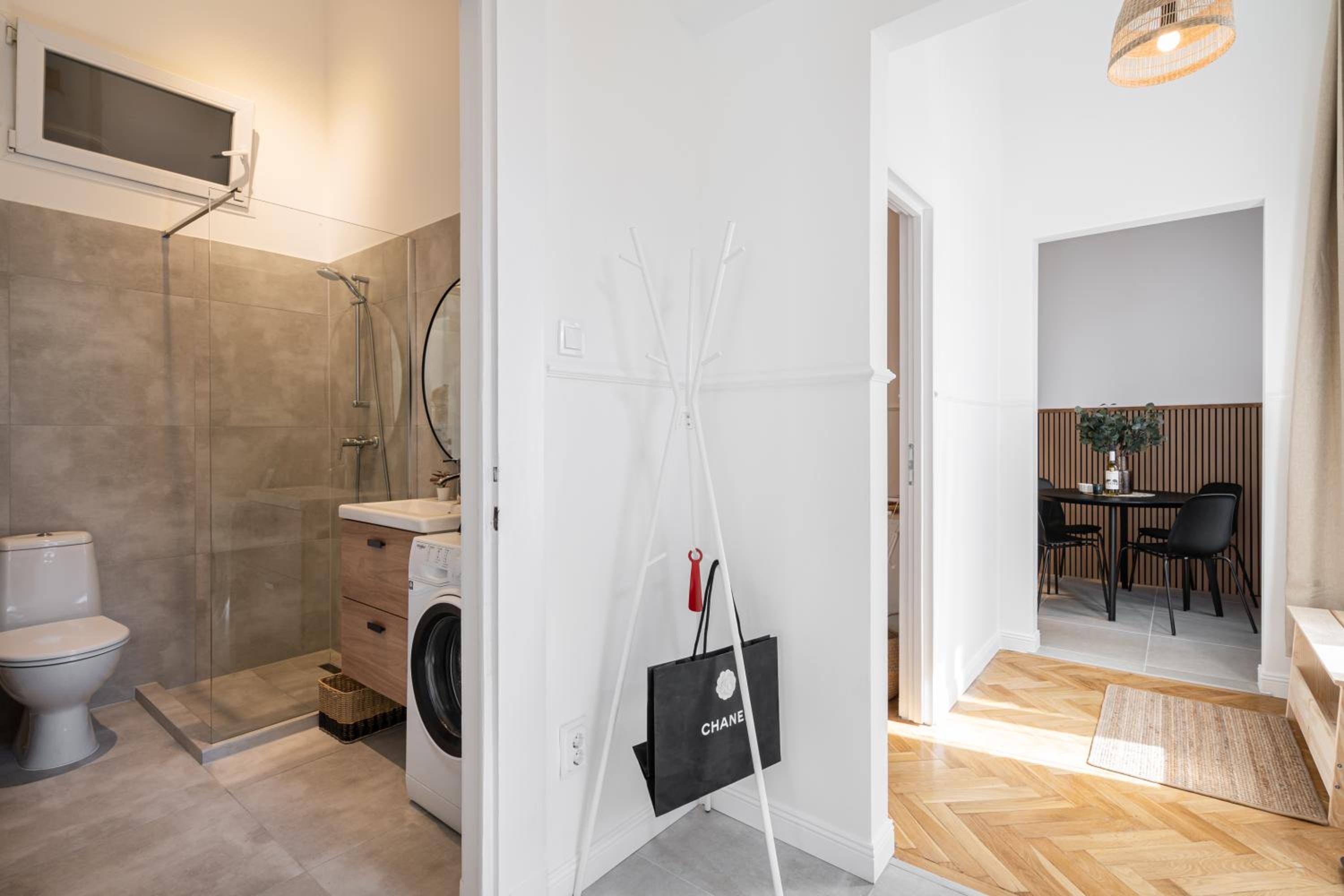 Empire Echo 2-BDR Apartment
