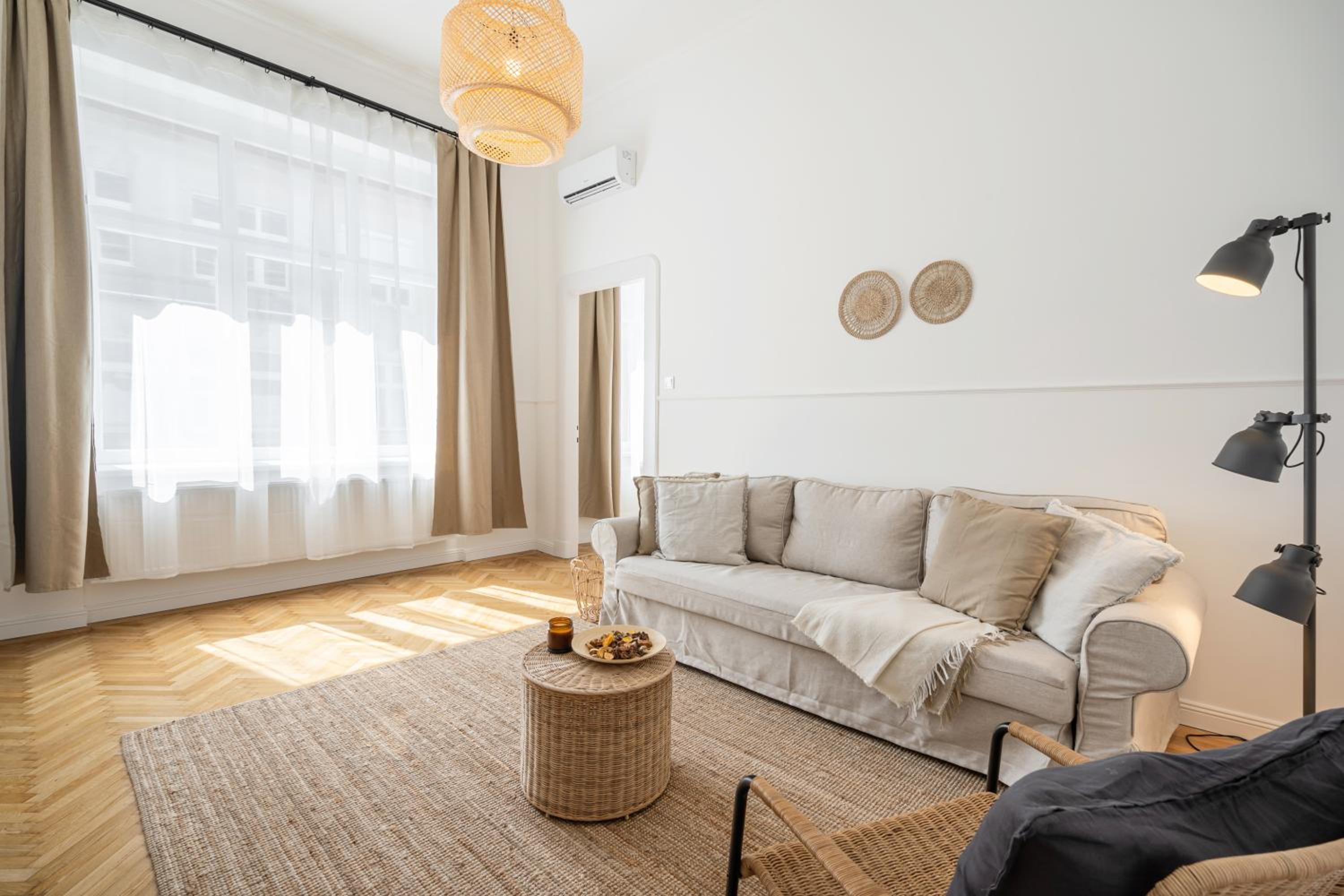 Empire Echo 2-BDR Apartment