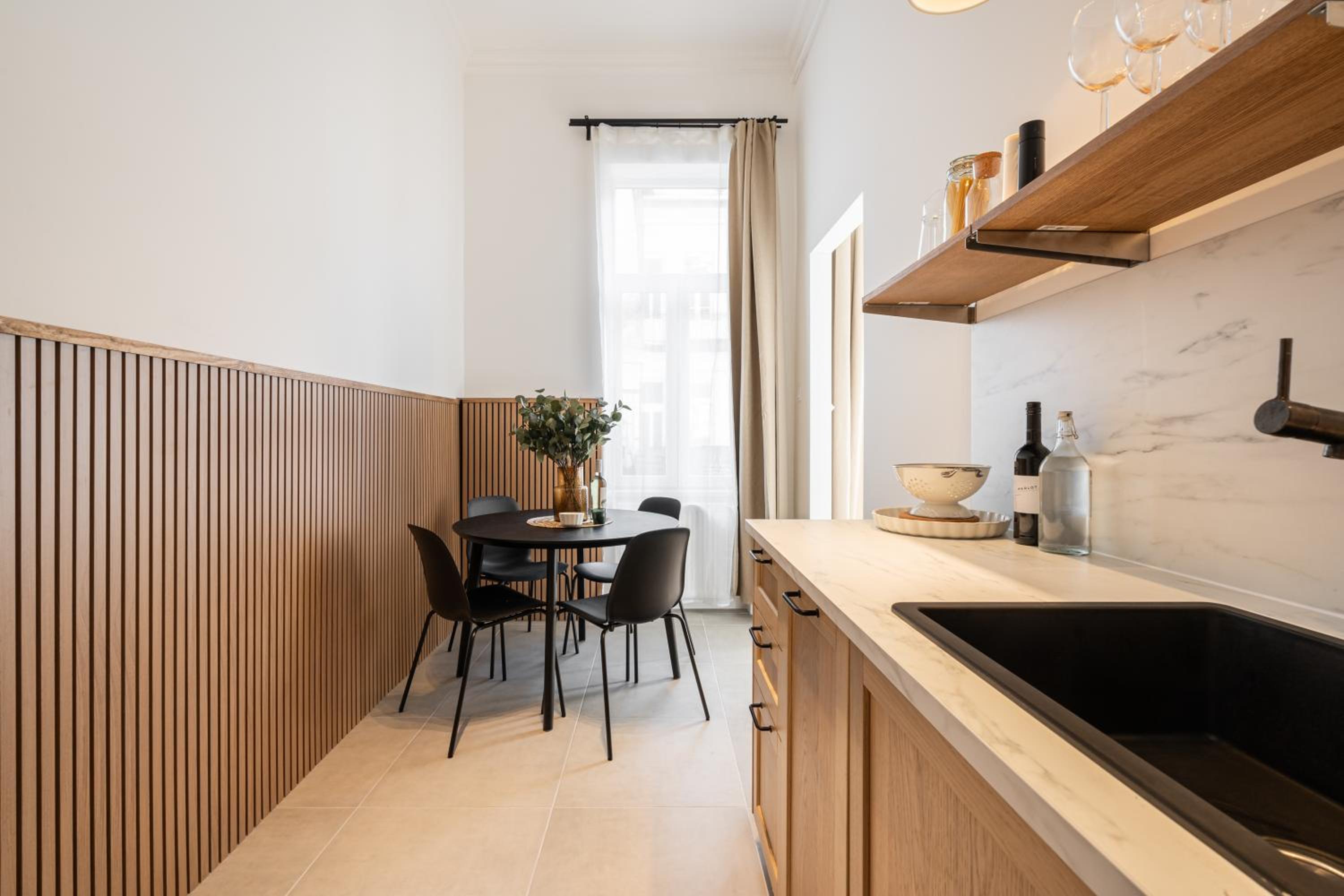 Empire Echo 2-BDR Apartment
