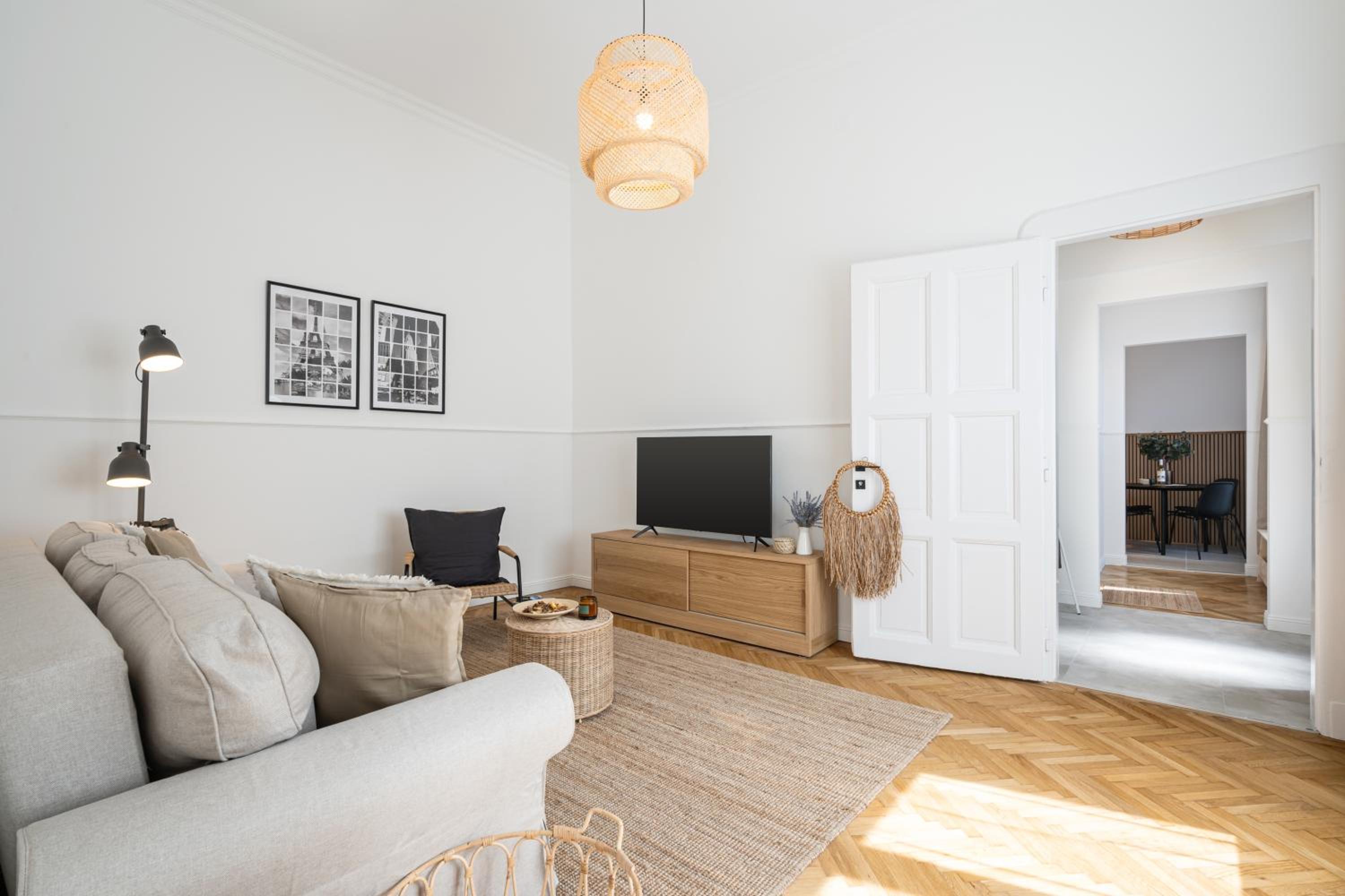 Empire Echo 2-BDR Apartment
