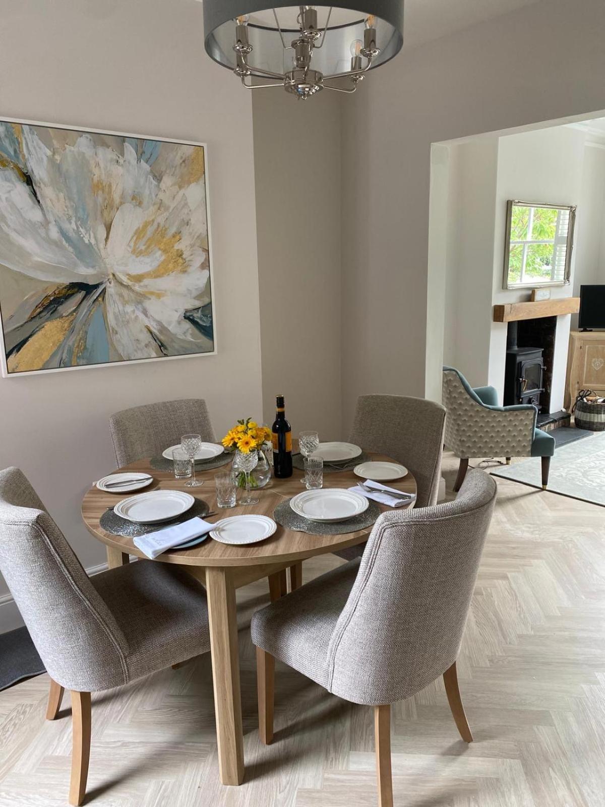 Award Winning Elegant luxurious refurbished meticulous 3 Bed