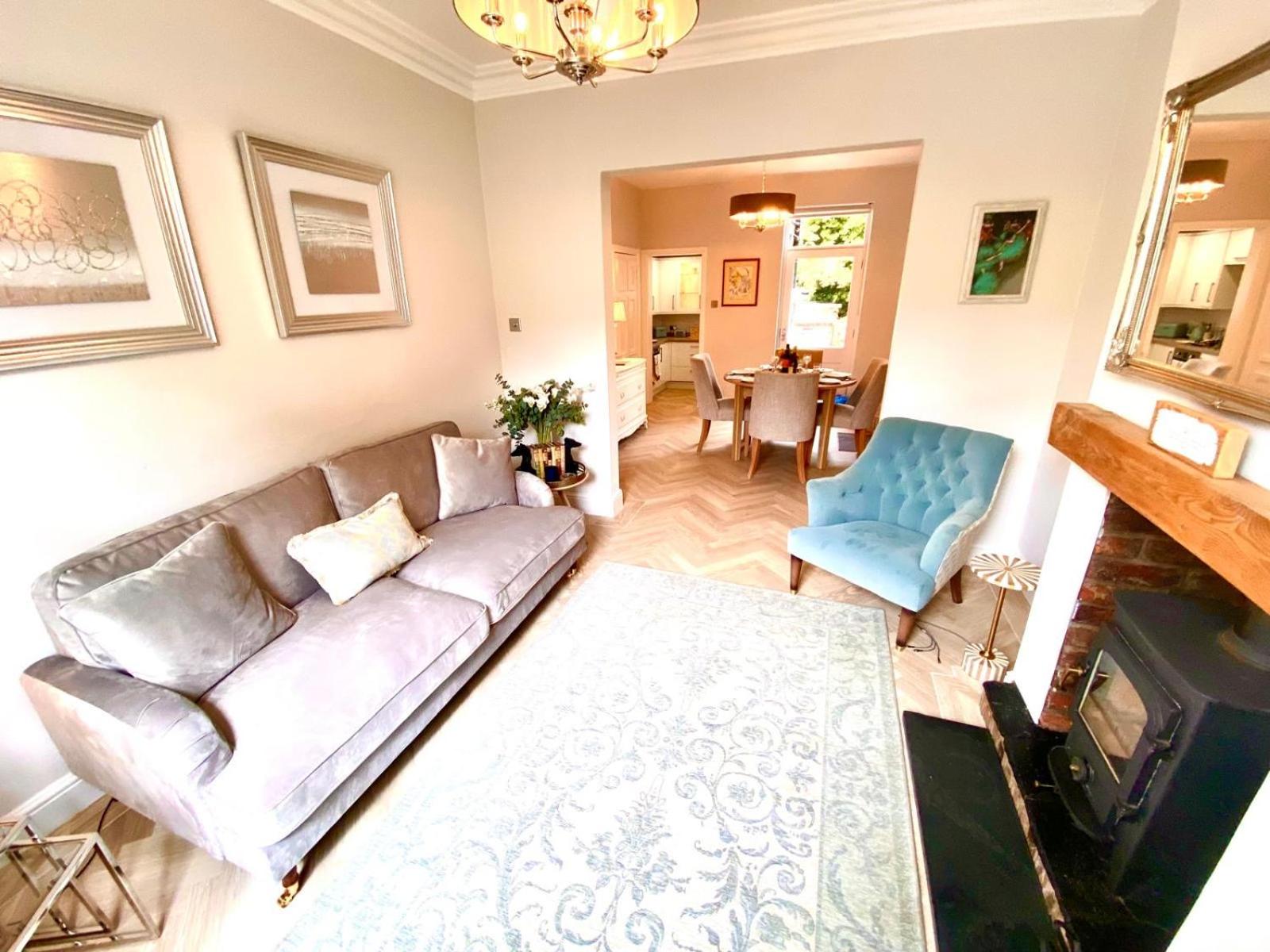 Award Winning Elegant luxurious refurbished meticulous 3 Bed