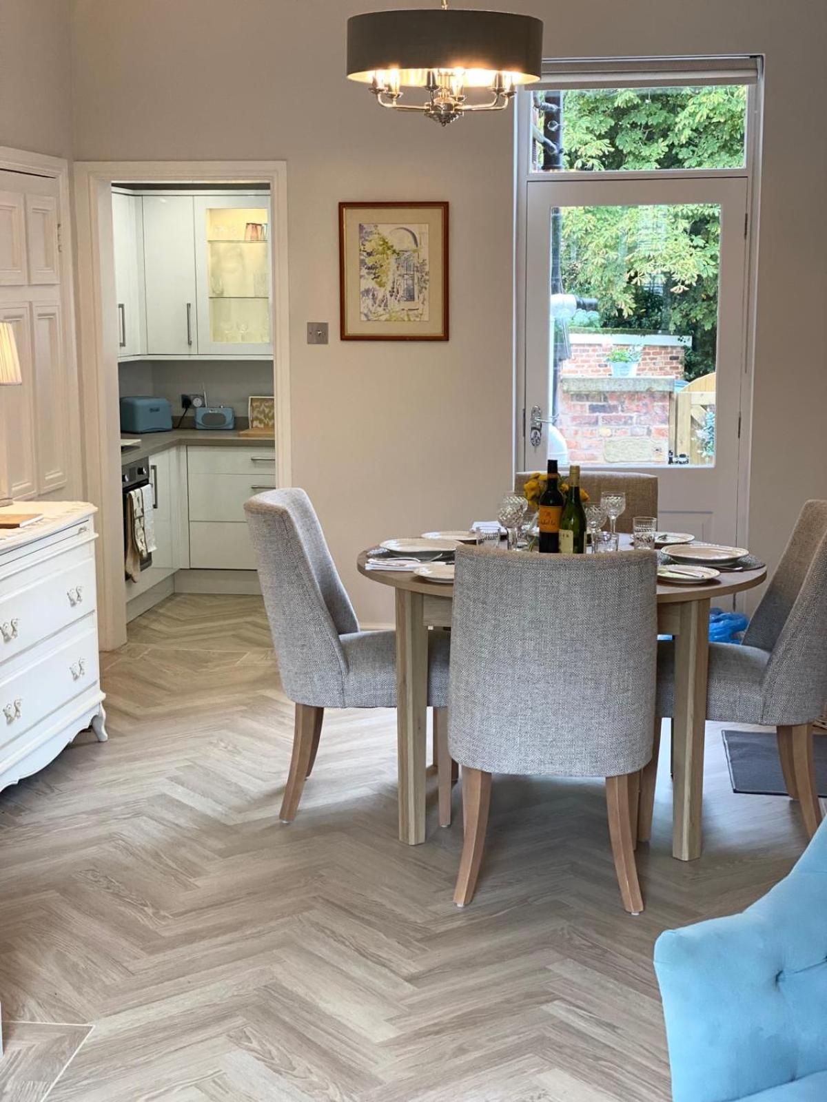 Award Winning Elegant luxurious refurbished meticulous 3 Bed