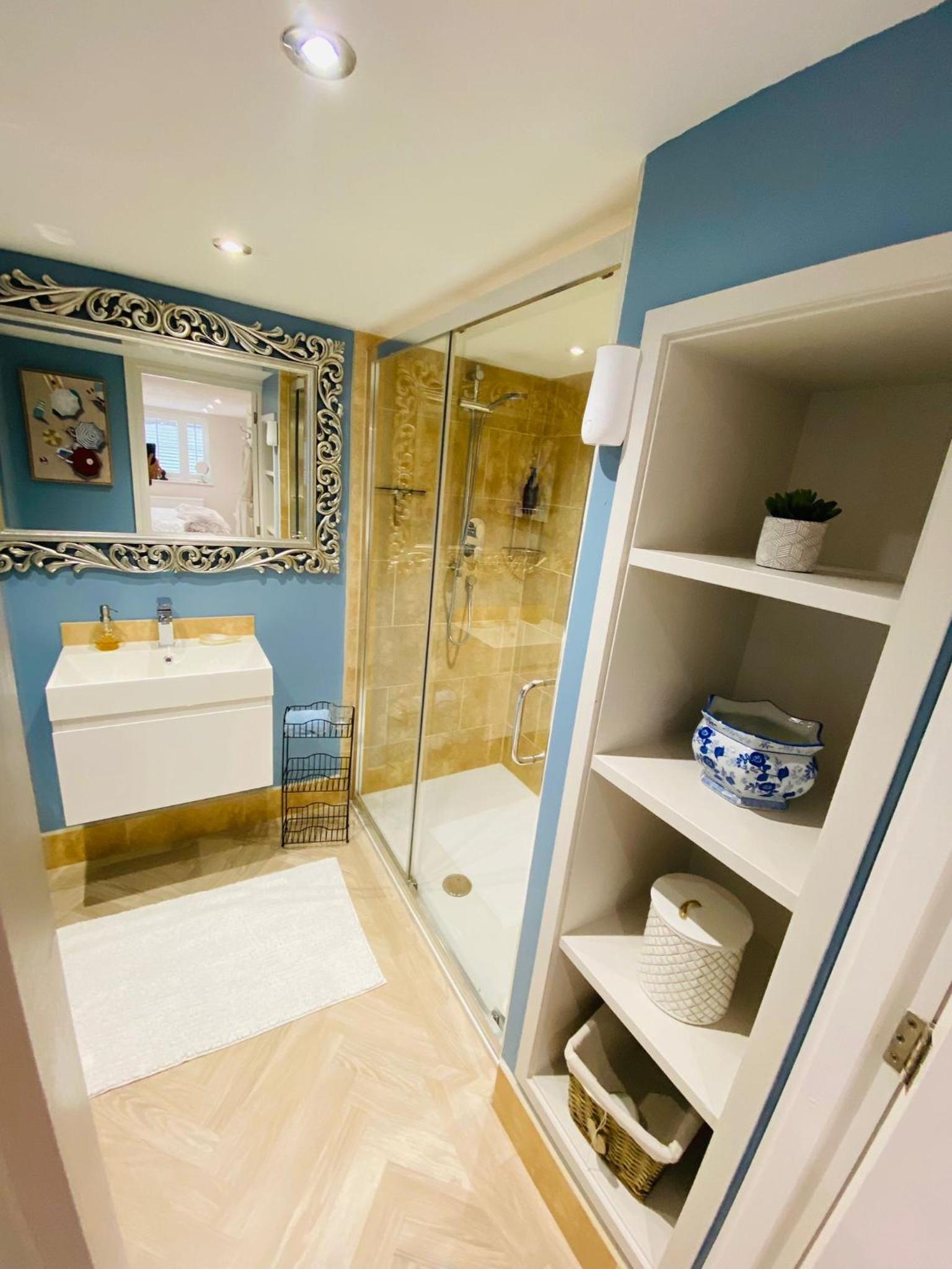 Award Winning Elegant luxurious refurbished meticulous 3 Bed
