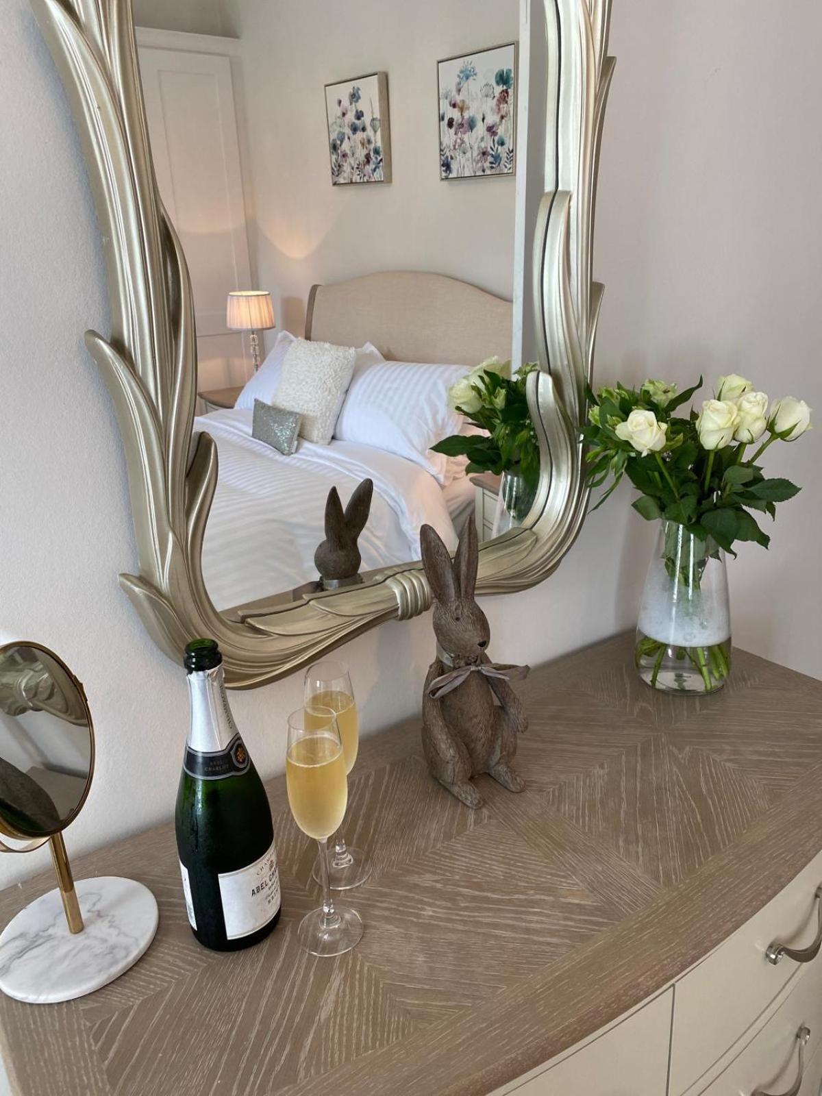 Award Winning Elegant luxurious refurbished meticulous 3 Bed