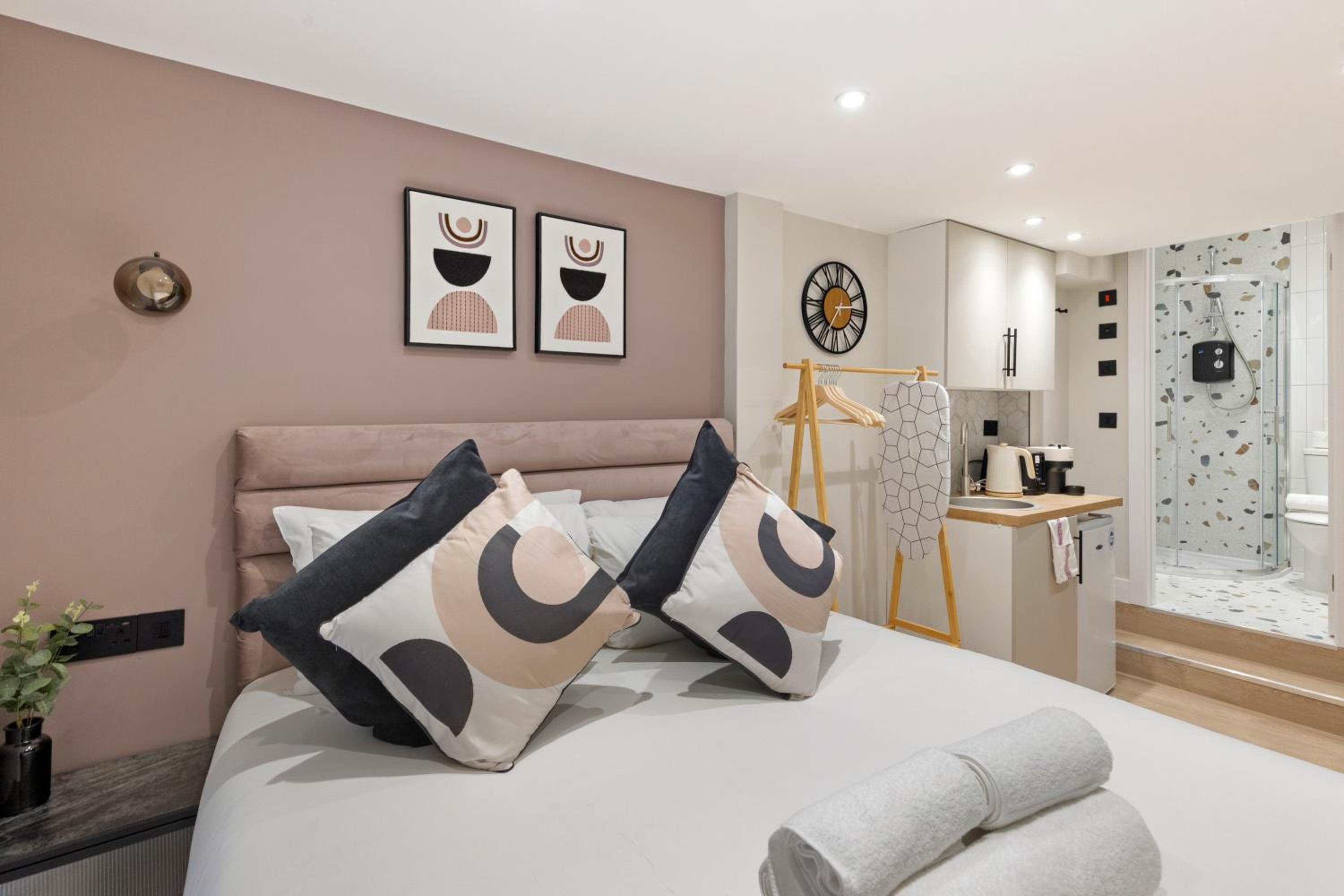 City Haven Luxe Studio with King Size Bed view 3