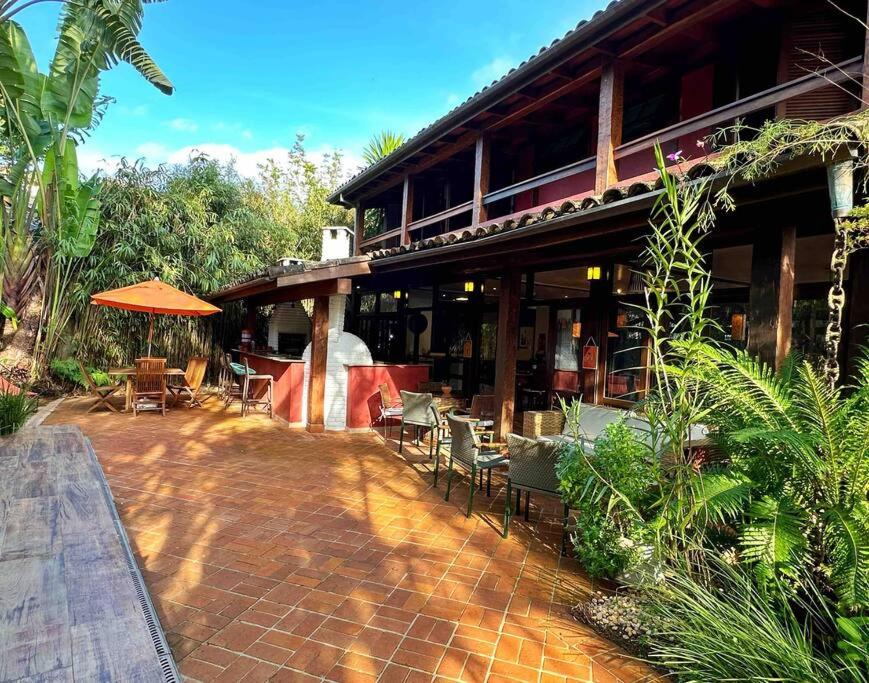 Casa em condomínio na Praia da Baleia com alto astral
