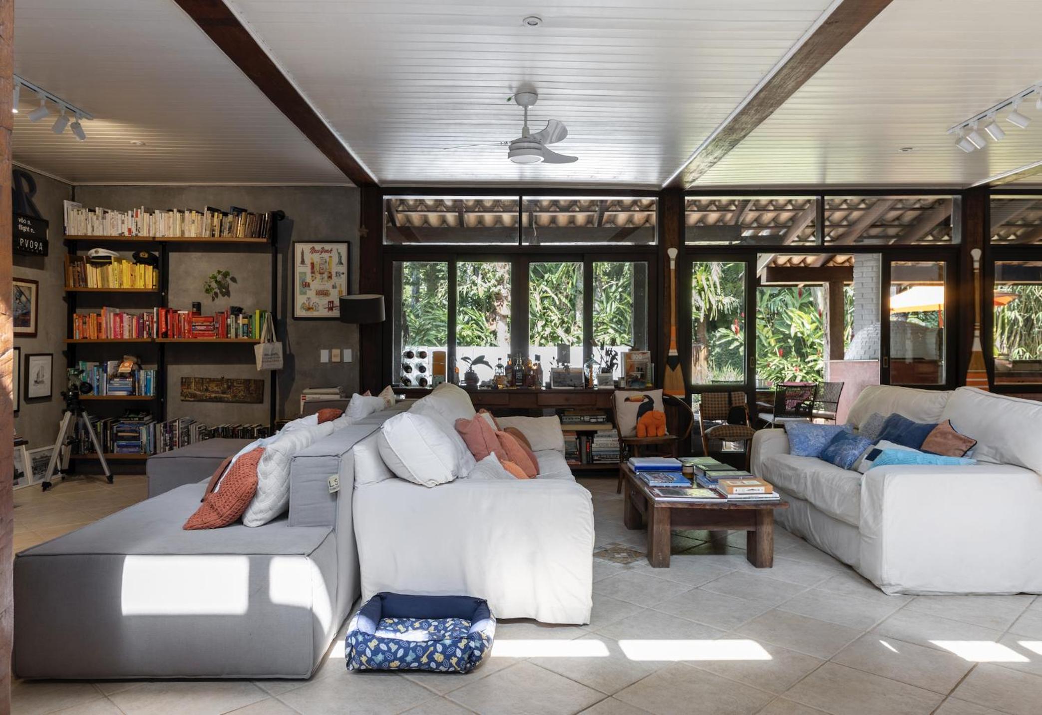 Casa em condomínio na Praia da Baleia com alto astral