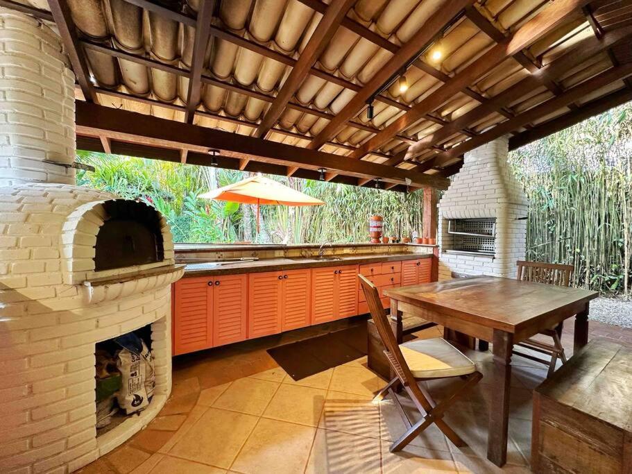 Casa em condomínio na Praia da Baleia com alto astral