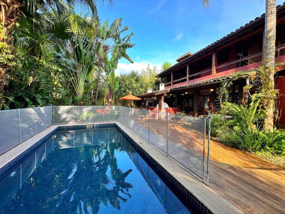 Casa em condomínio na Praia da Baleia com alto astral