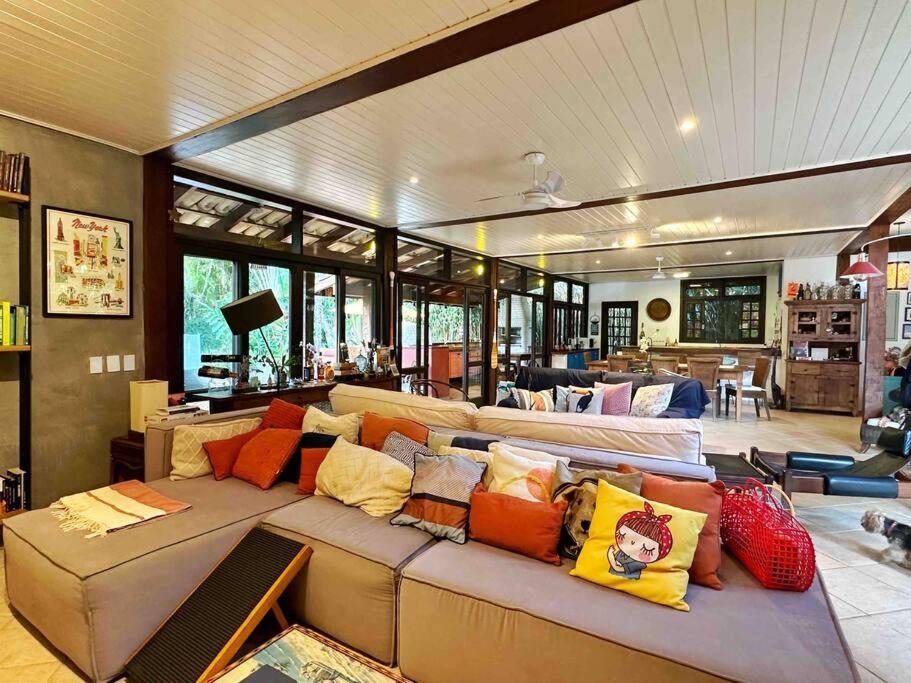 Casa em condomínio na Praia da Baleia com alto astral