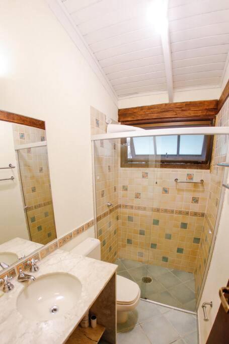 Casa em condomínio na Praia da Baleia com alto astral