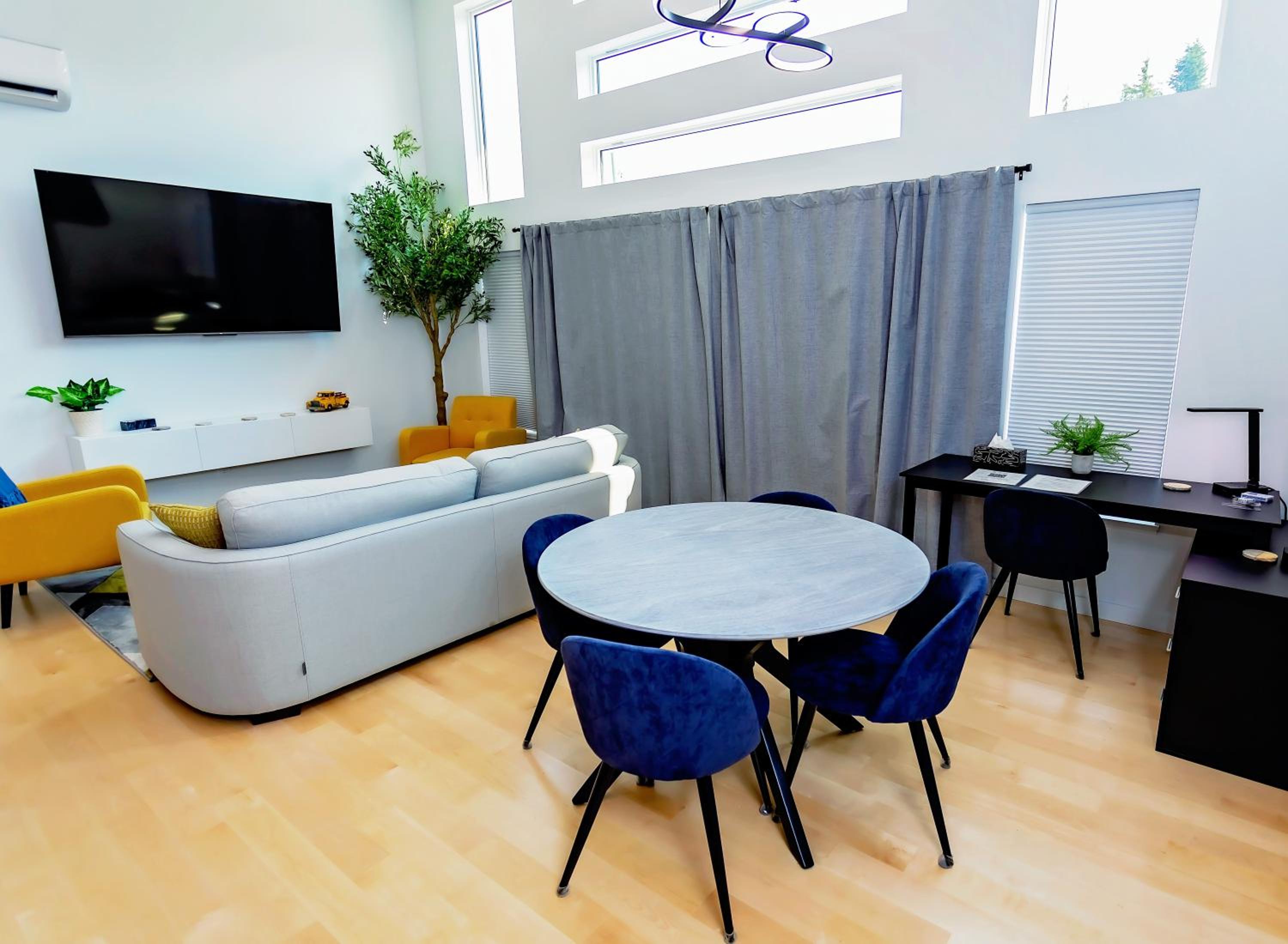 LuxQuarters Bumbleberry Guest House