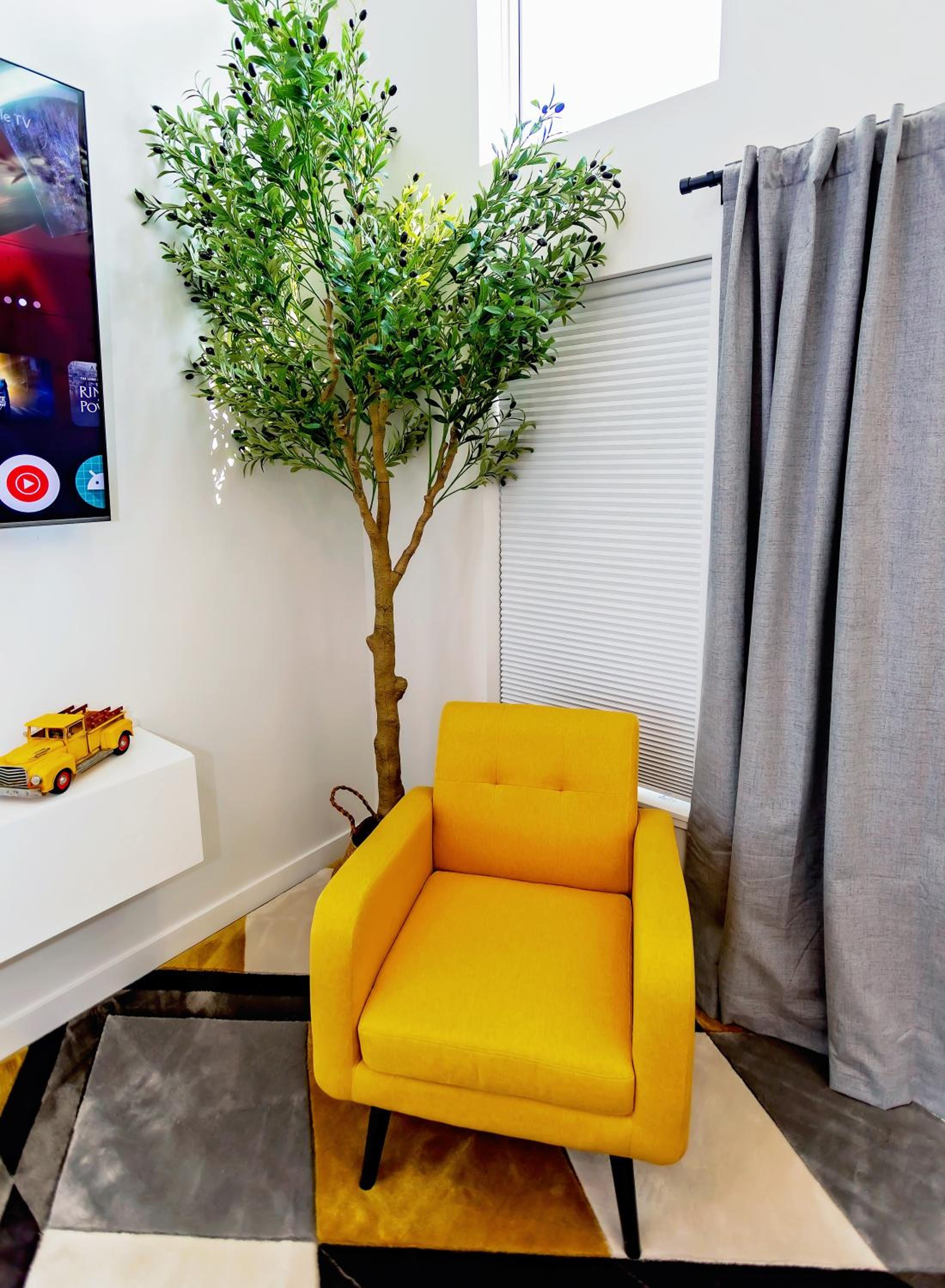 LuxQuarters Bumbleberry Guest House