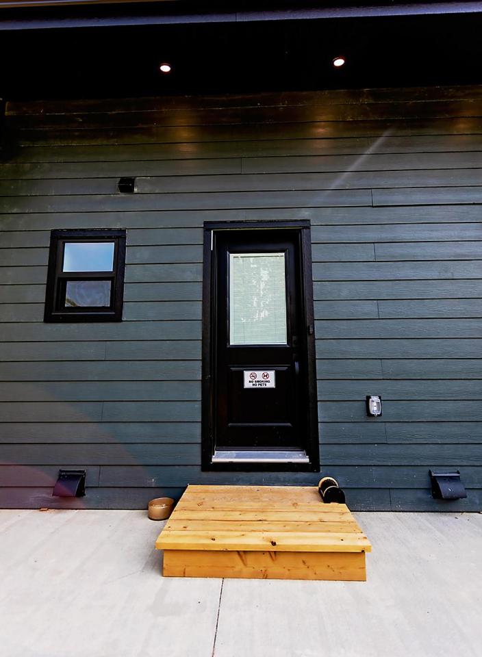 LuxQuarters Bumbleberry Guest House