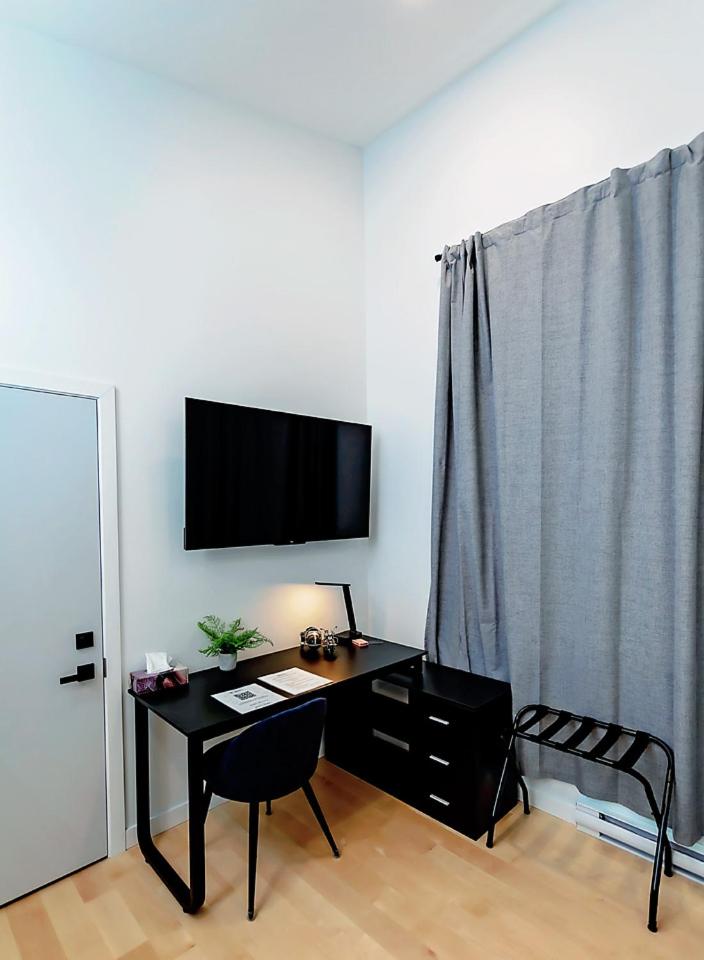 LuxQuarters Bumbleberry Guest House