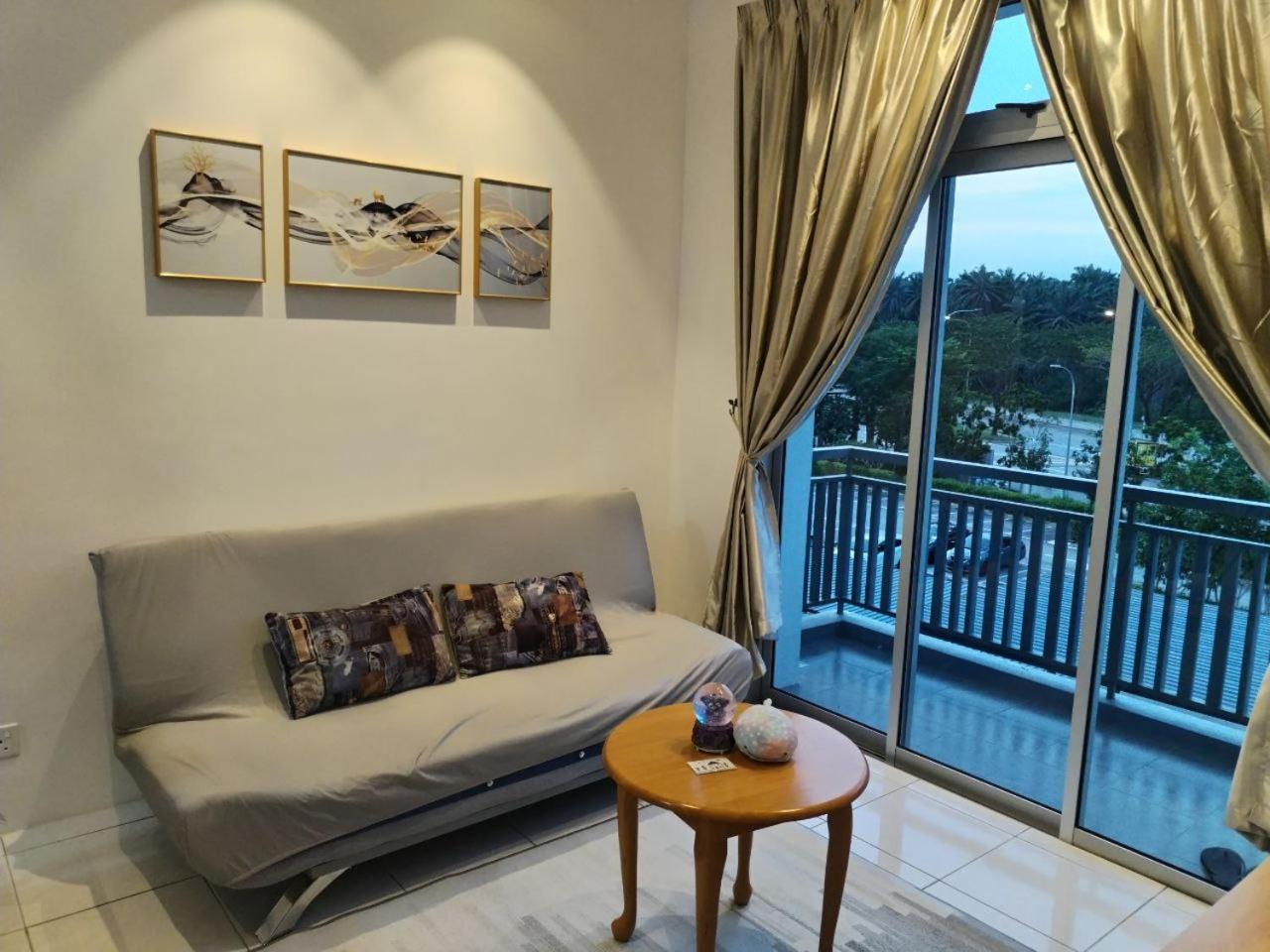 Camellia Residence ForestView Seri Austin Johor Bahru Near Eco Palladium by Harmony Homestay