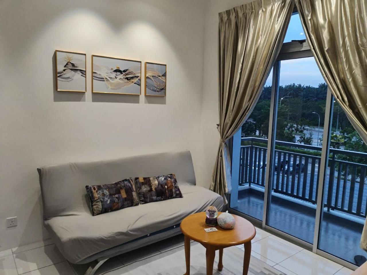 Camellia Residence ForestView Seri Austin Johor Bahru Near Eco Palladium by Harmony Homestay