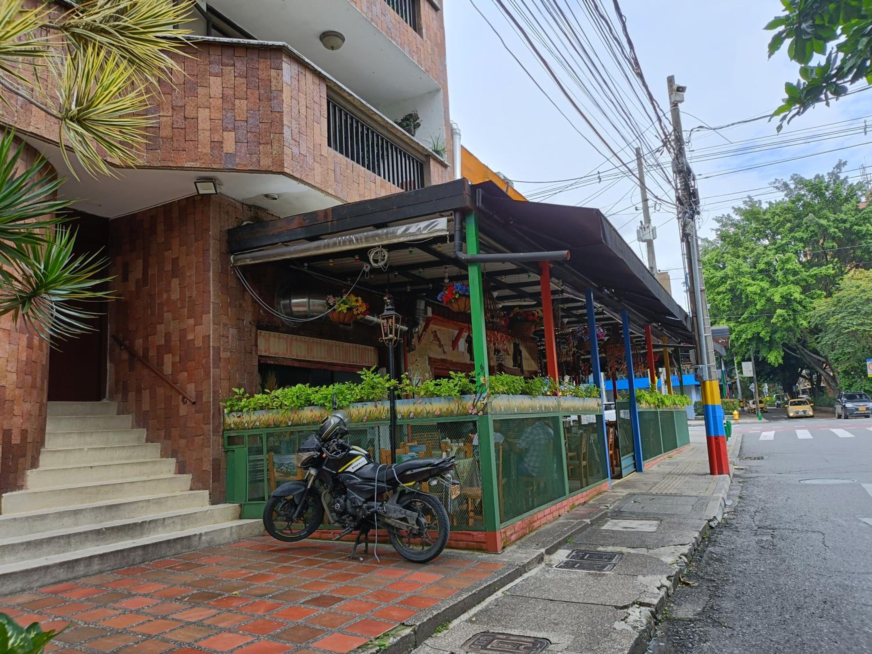 cool de laureles Medellín