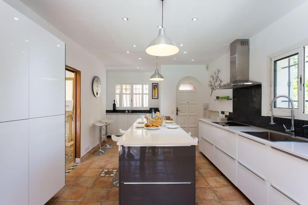 Spacious Villa Vallauris Cannes with AC throughout and large private pool