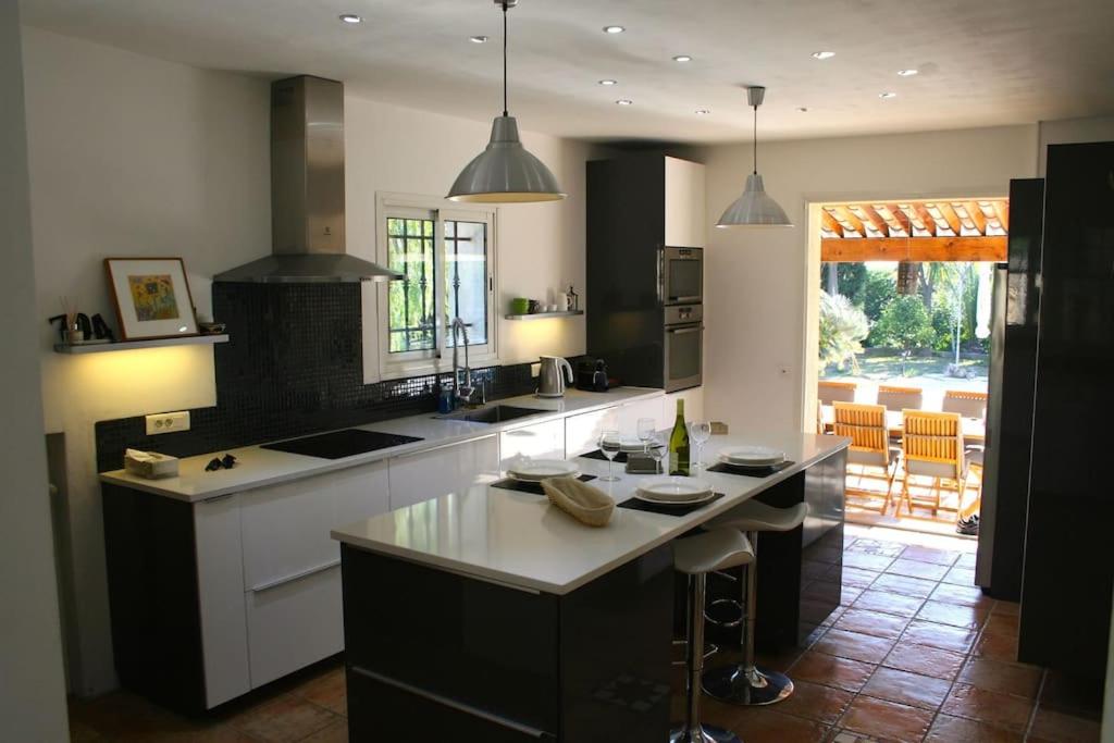 Spacious Villa Vallauris Cannes with AC throughout and large private pool
