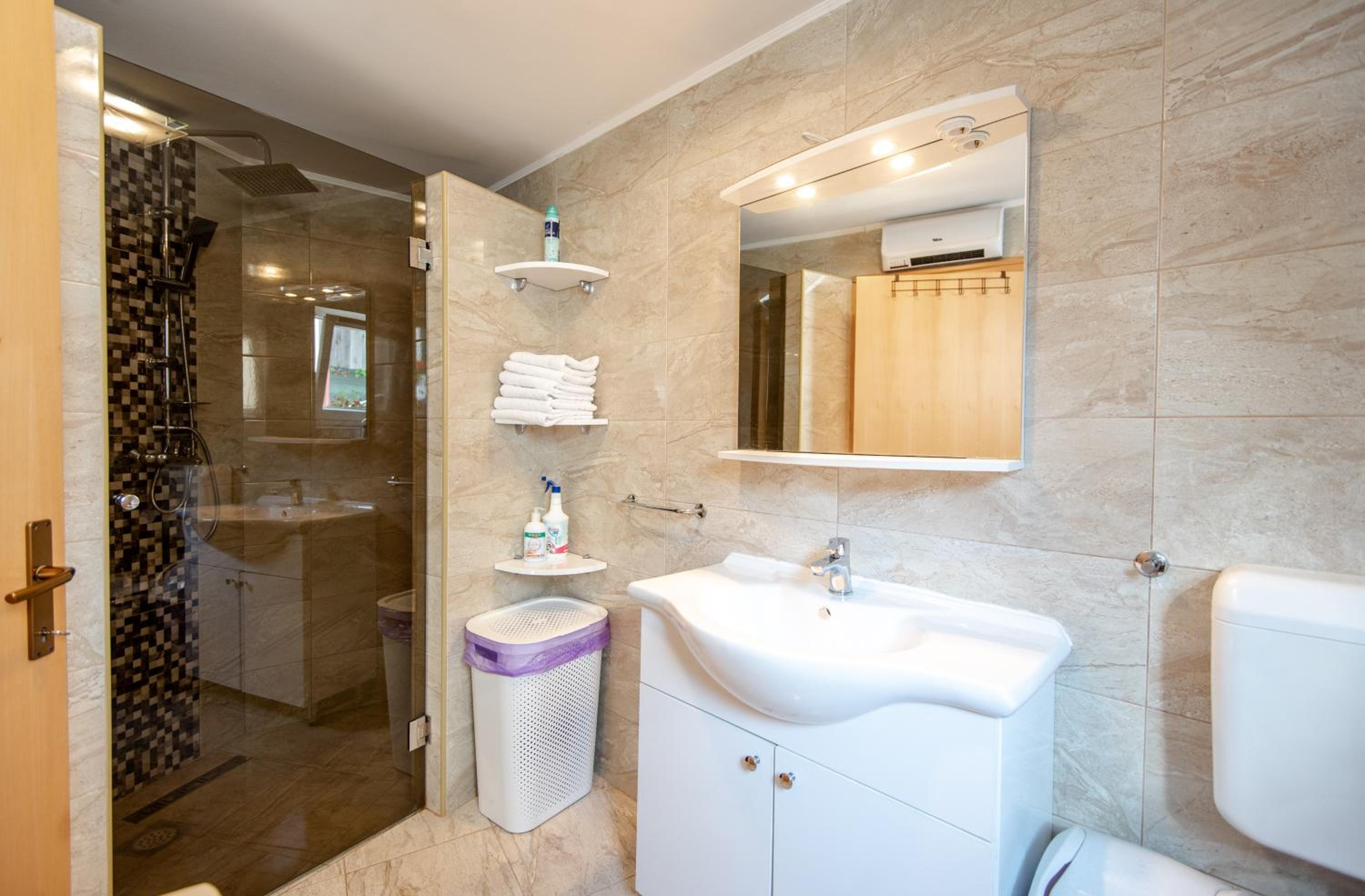 Apartman MirA