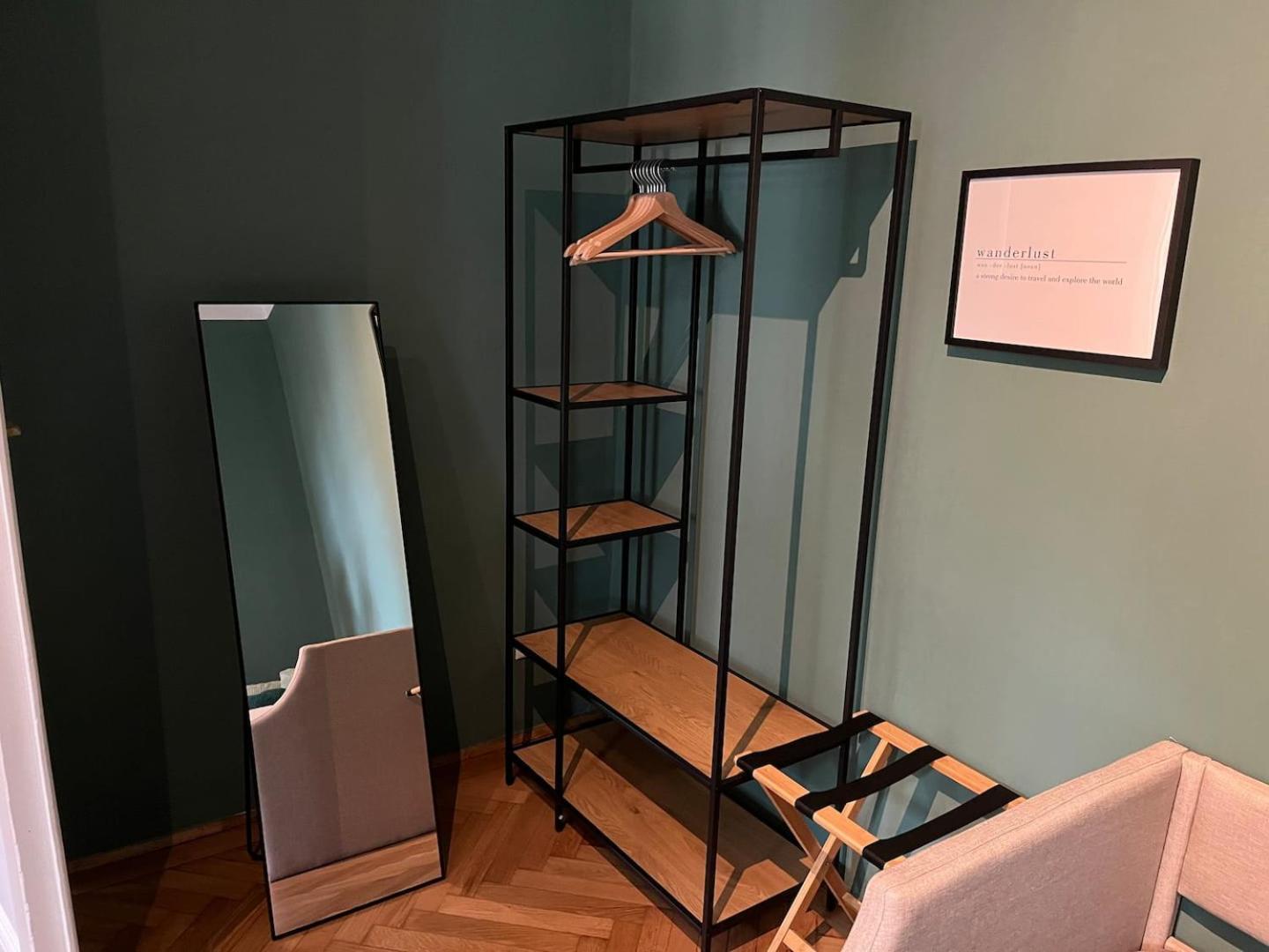 Großzügiger Wiener Altbau gleich neben Schönbrunn