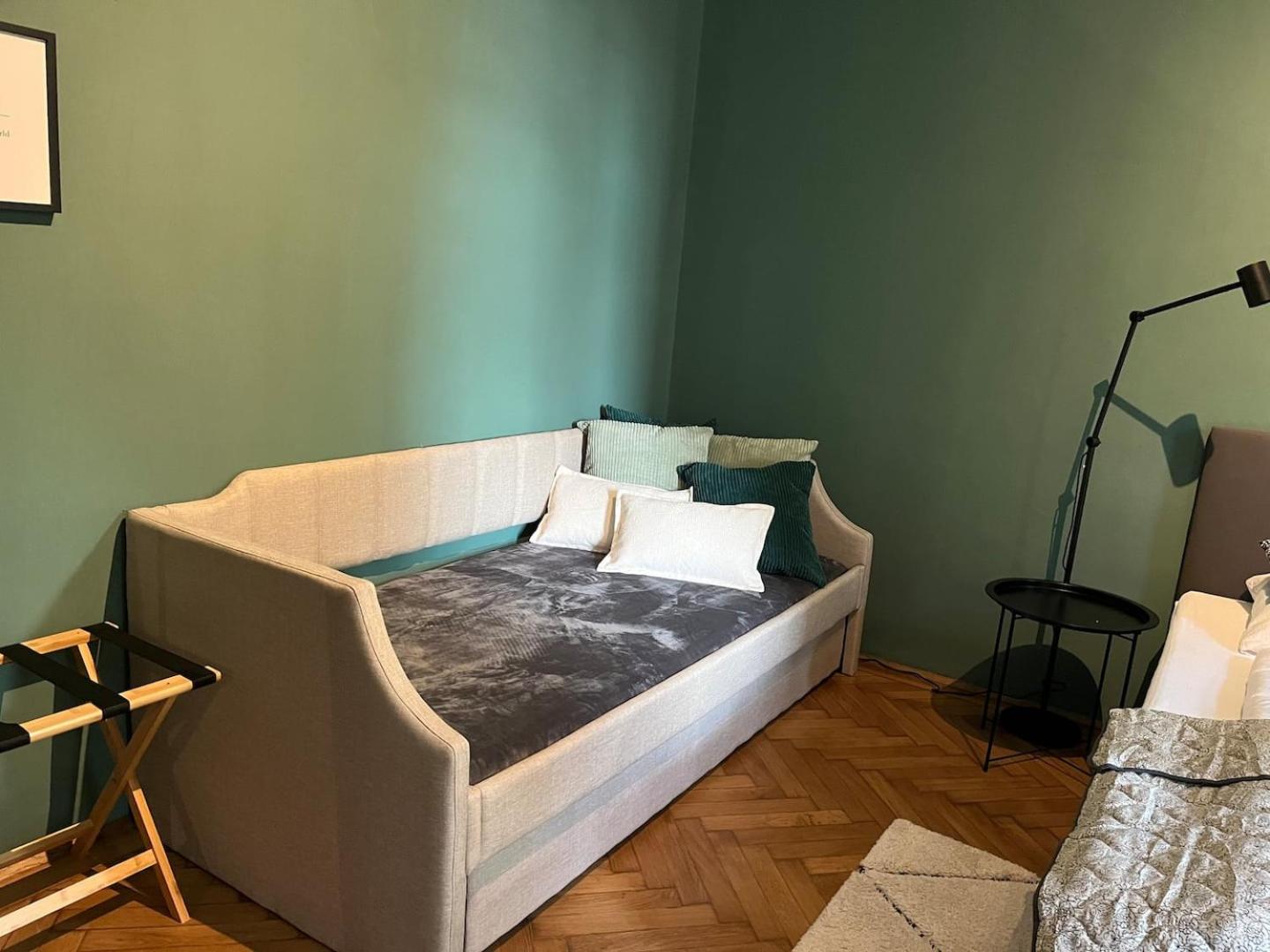 Großzügiger Wiener Altbau gleich neben Schönbrunn