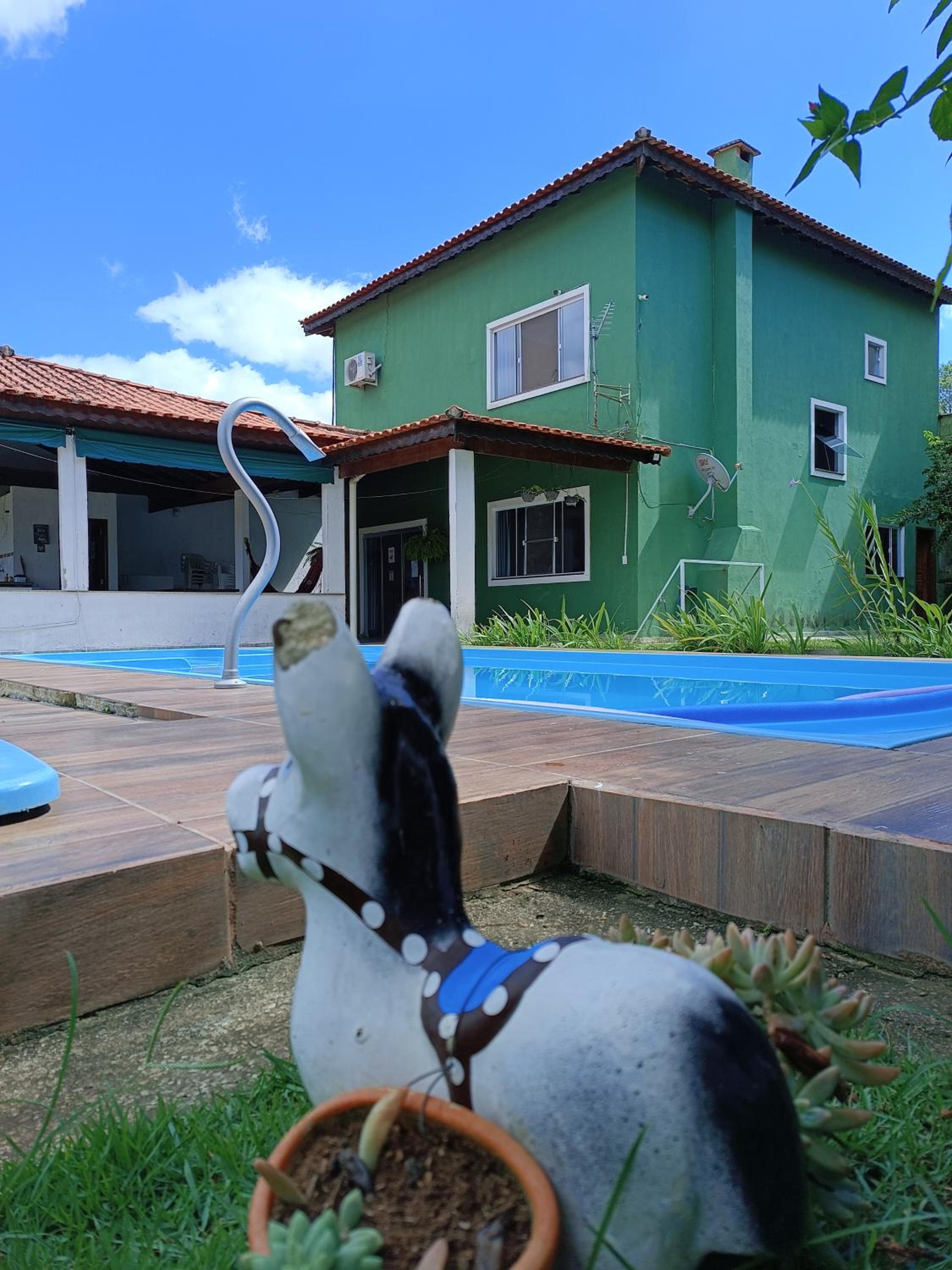 Casa familiar com piscina Penedo RJ