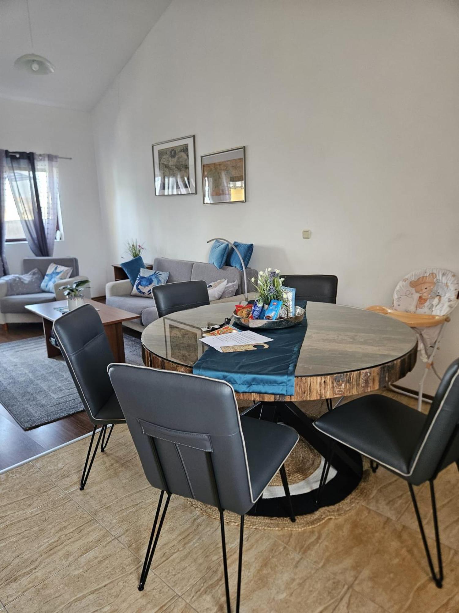 Sea View Holiday for Family and Friends -Почивка с изглед към морето за семейство и приятели