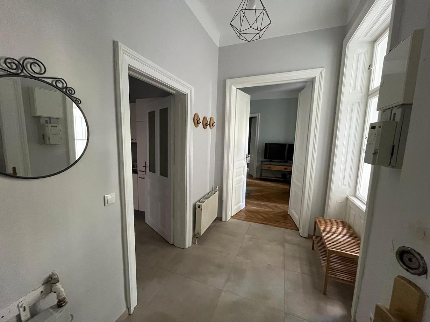 Großzügiger Wiener Altbau gleich neben Schönbrunn