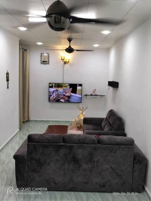 Bae Homestay Tmn Samudera Netflix and WiFi