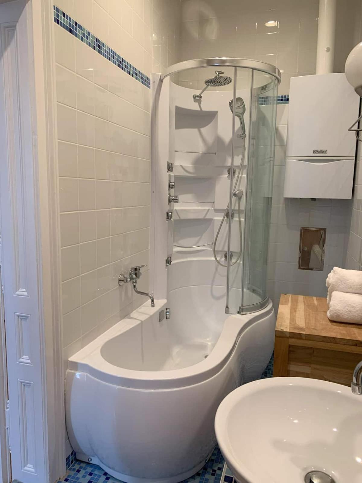 Großzügiger Wiener Altbau gleich neben Schönbrunn