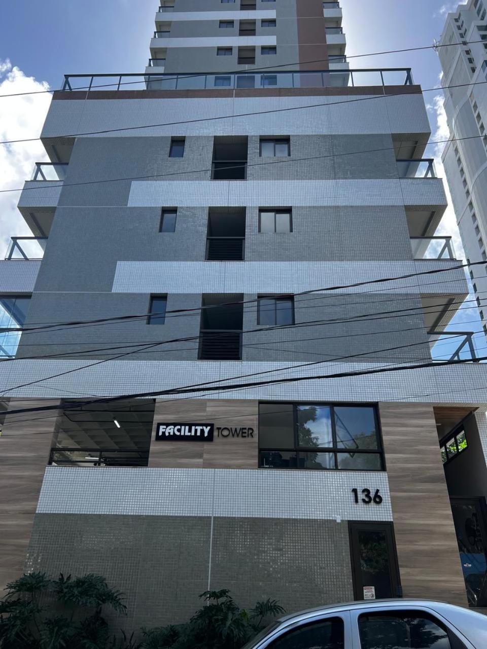 Studio novo frente metrô, ao lado Shopping Bahia