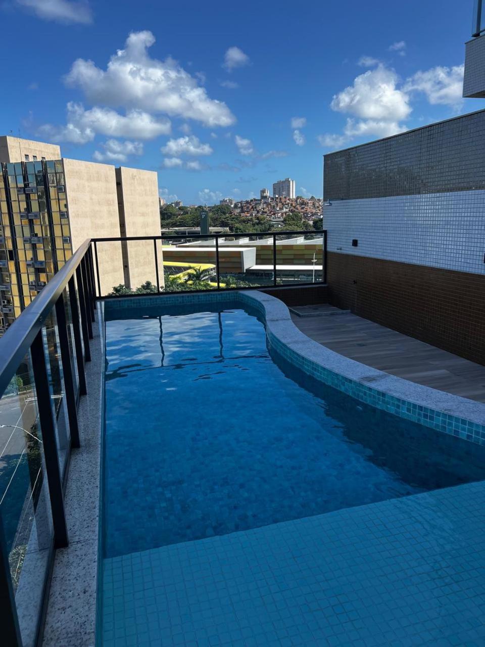 Studio novo frente metrô, ao lado Shopping Bahia