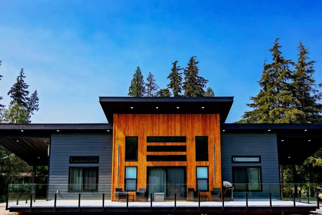 LuxQuarters Blueberry Studio