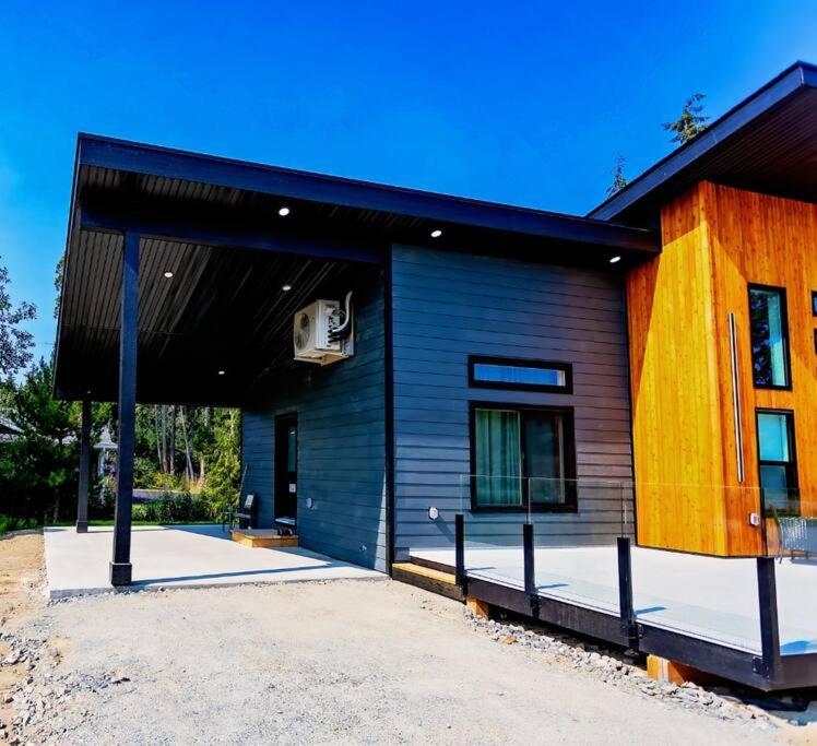 LuxQuarters Blueberry Studio